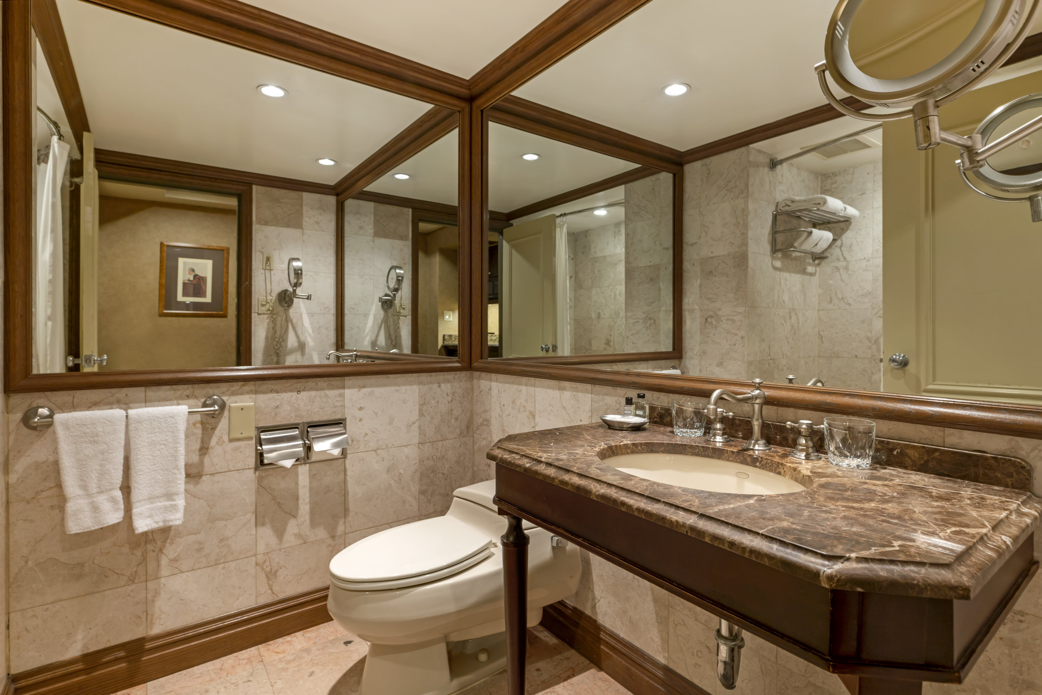 Suite_Two_Double_Beds_Bathroom_S