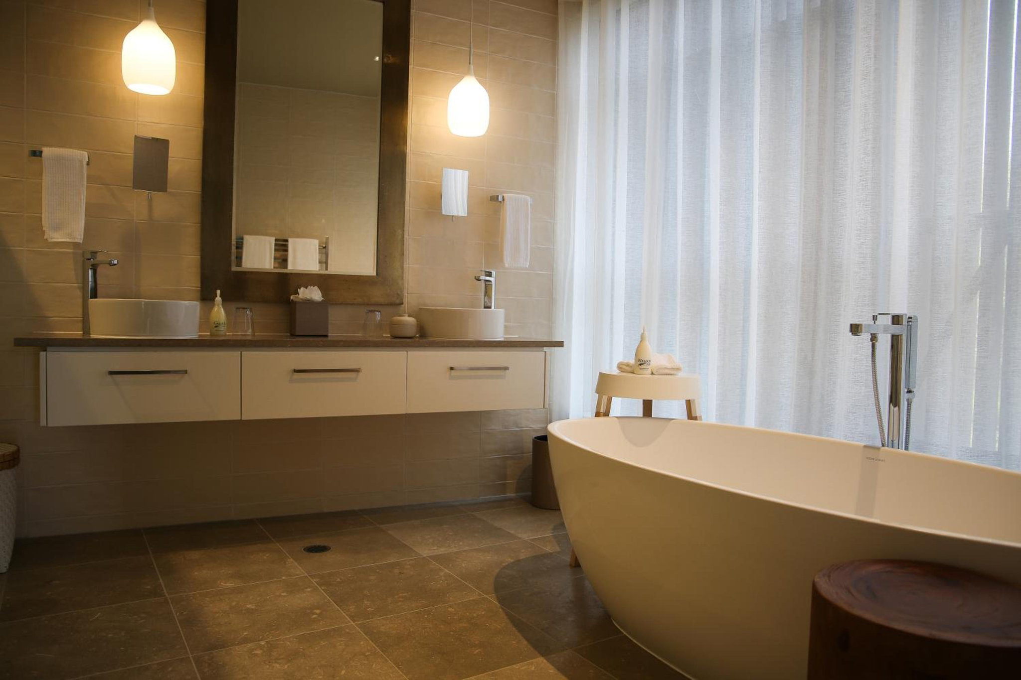 Manor_Residence_inclusive_Den_Bathroom2_S