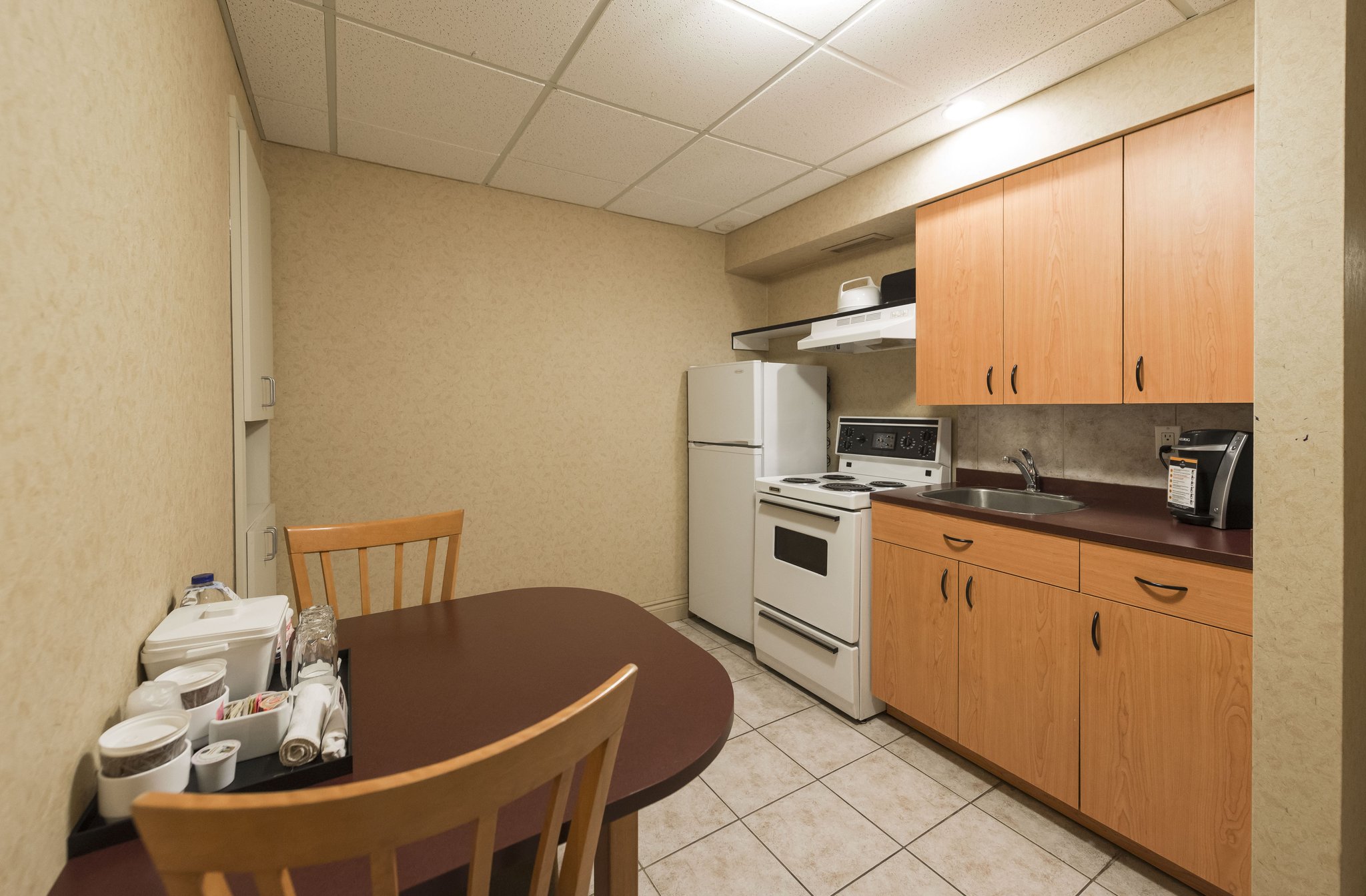 Kitchenette_Room_Kitchen_S