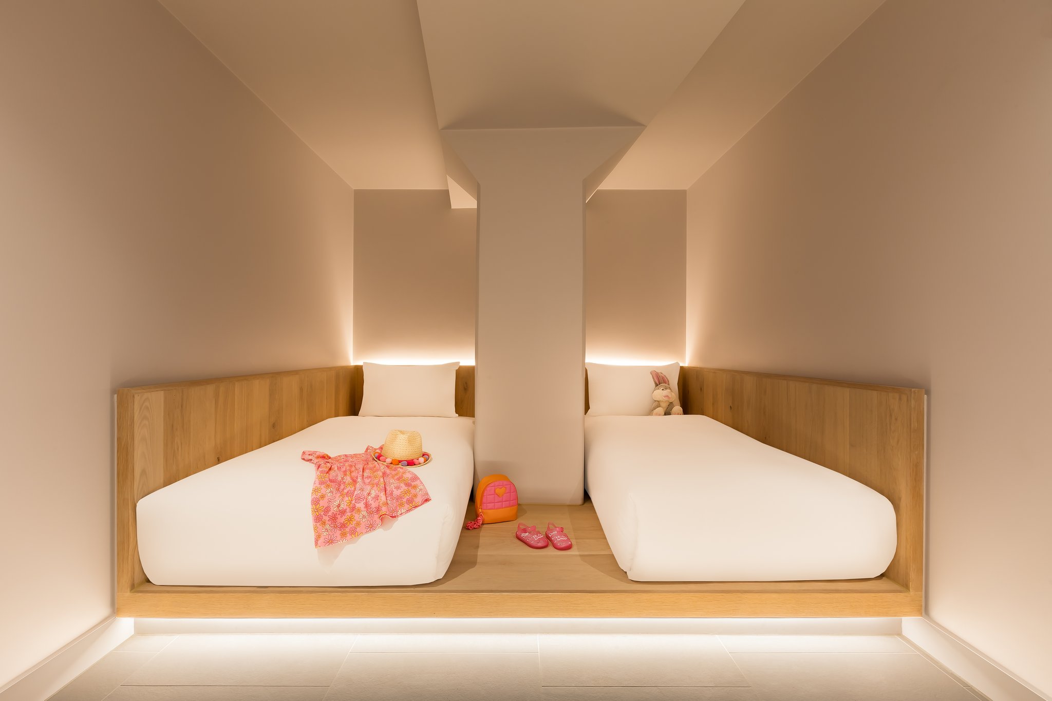 Cocoon_Four_-_Two_Double_Beds_S