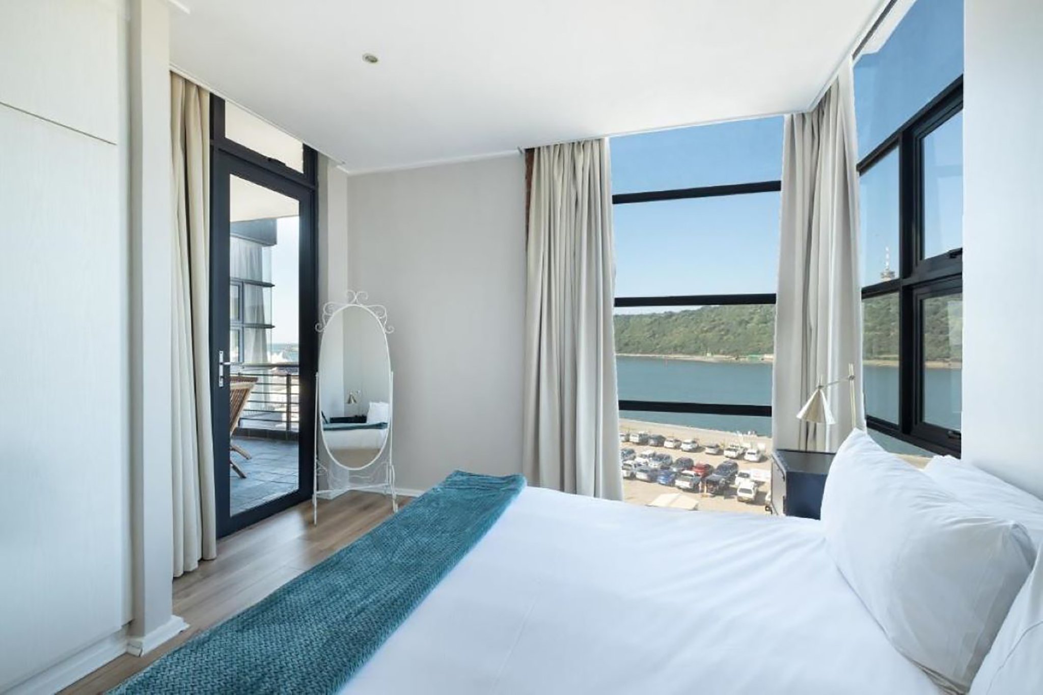 Deluxe_Harbour_View_Two_Bedroom_with_Balcony2_S