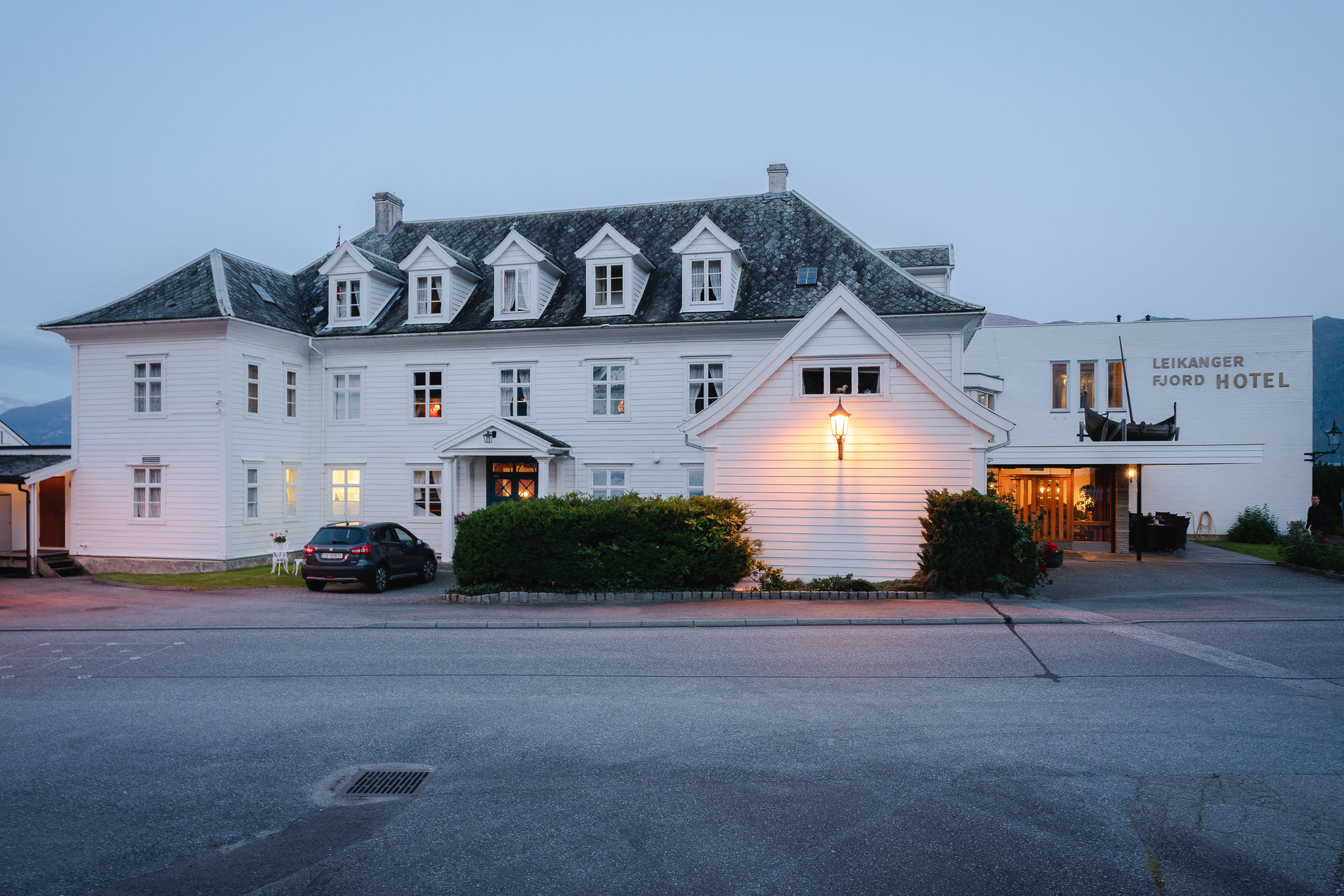 Leikanger_Fjordhotell_Exterior_S