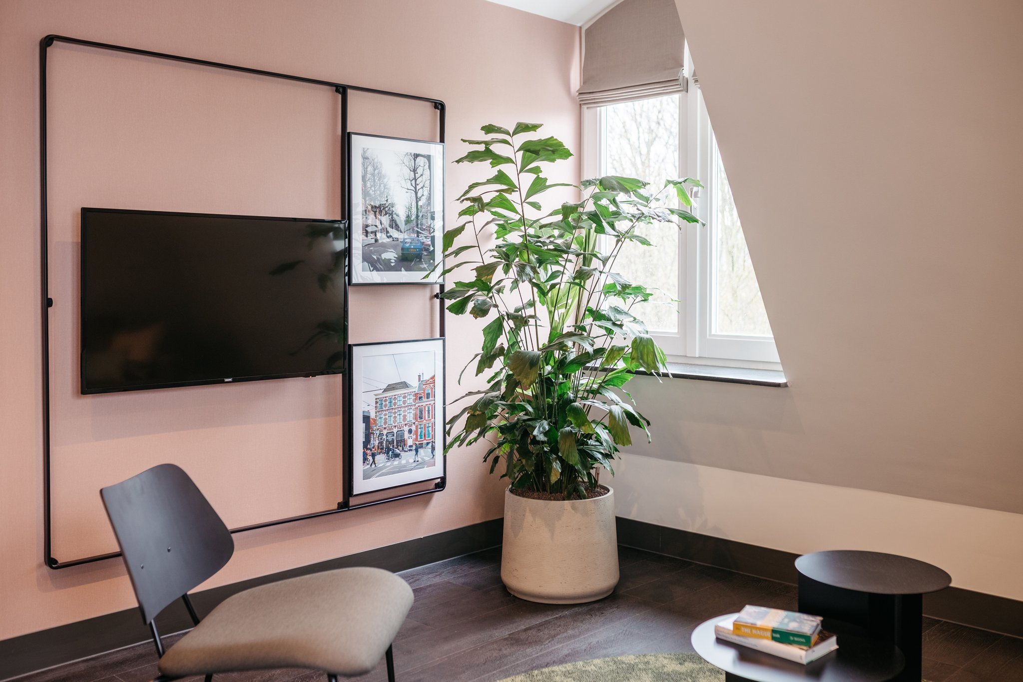 yays-den-haag-malieveld-one-bedroom-essential-tv_S