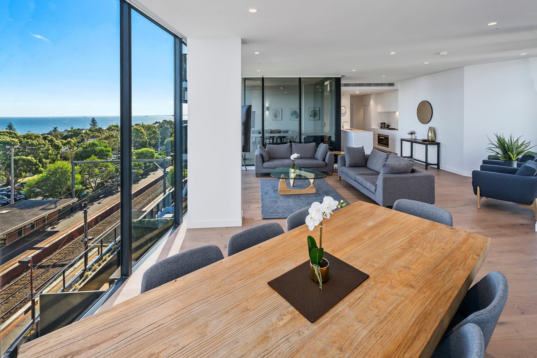 Three_Bedroom_Waterview_Apartment_Dining_Area_S