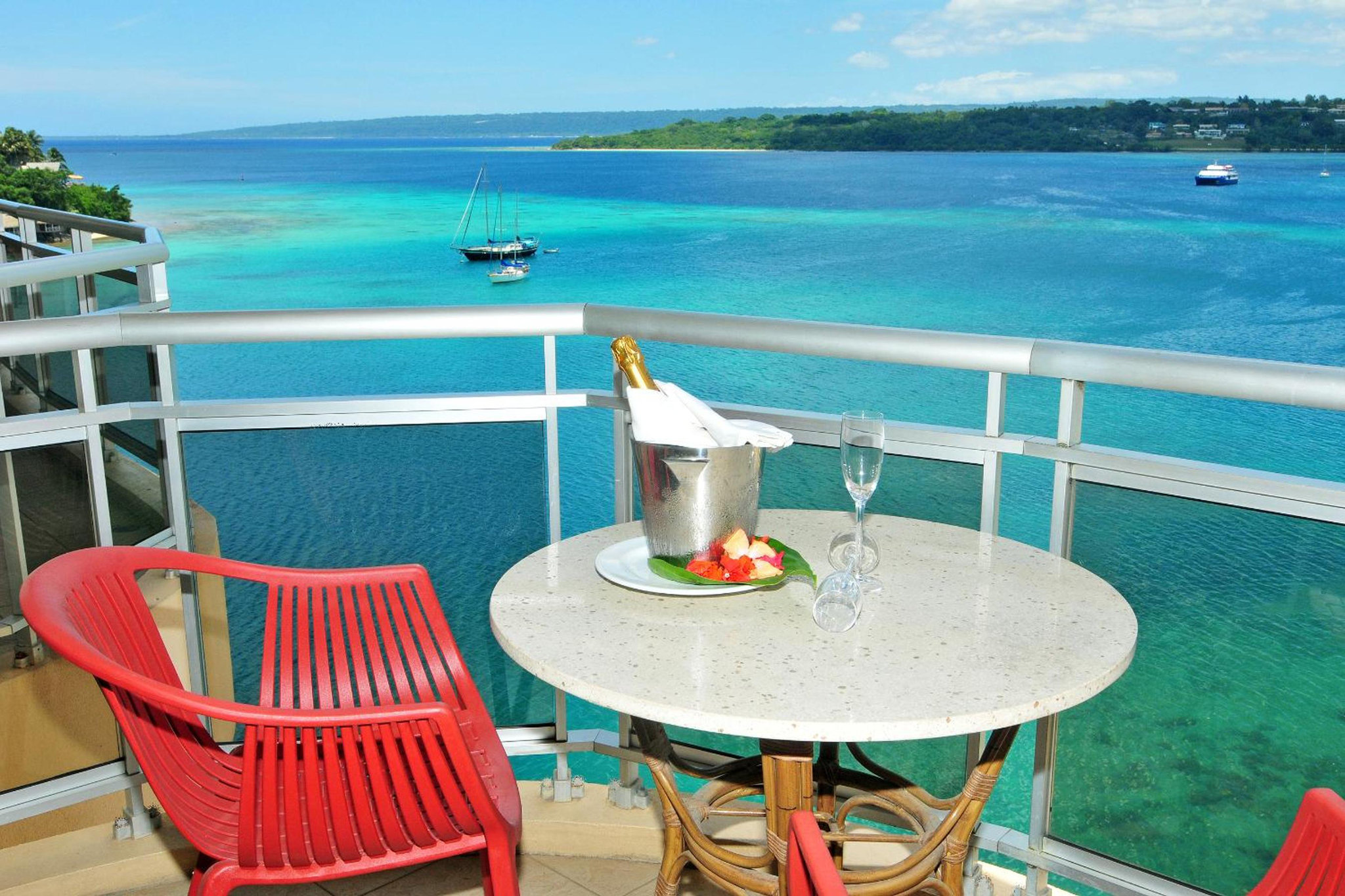 Panorama-Harbour_Suite_Balcony_S