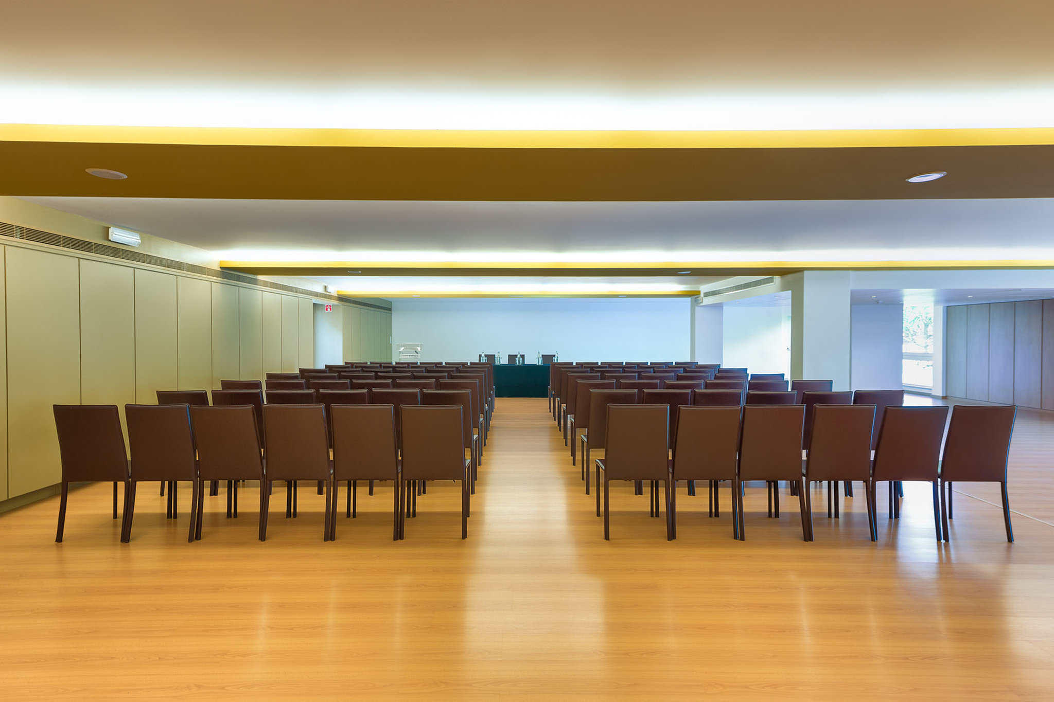 Monumental_Meeting_Room2_S