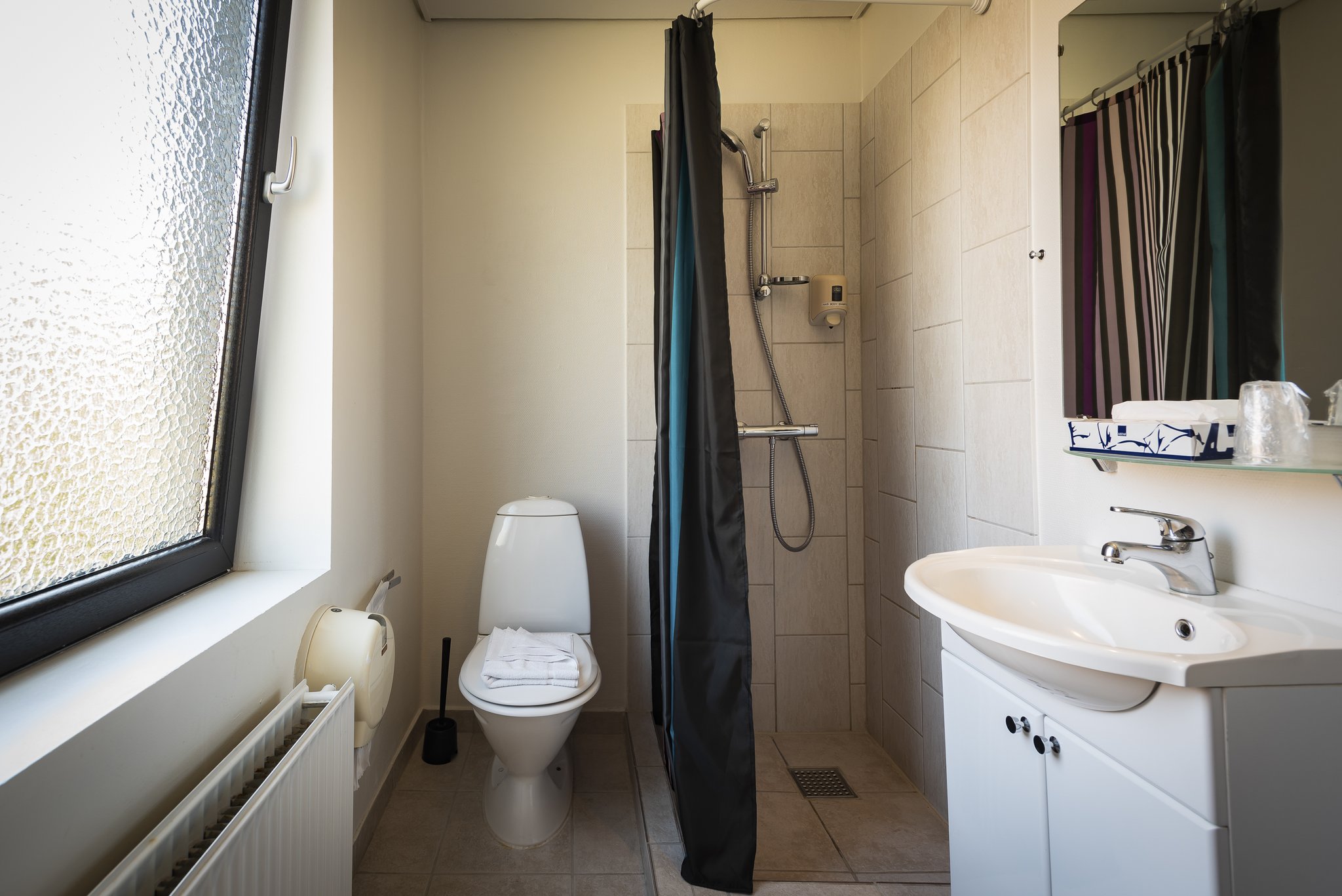 17375_bathroom-single-room-prinsen-hotel-aalborg-by-first_S