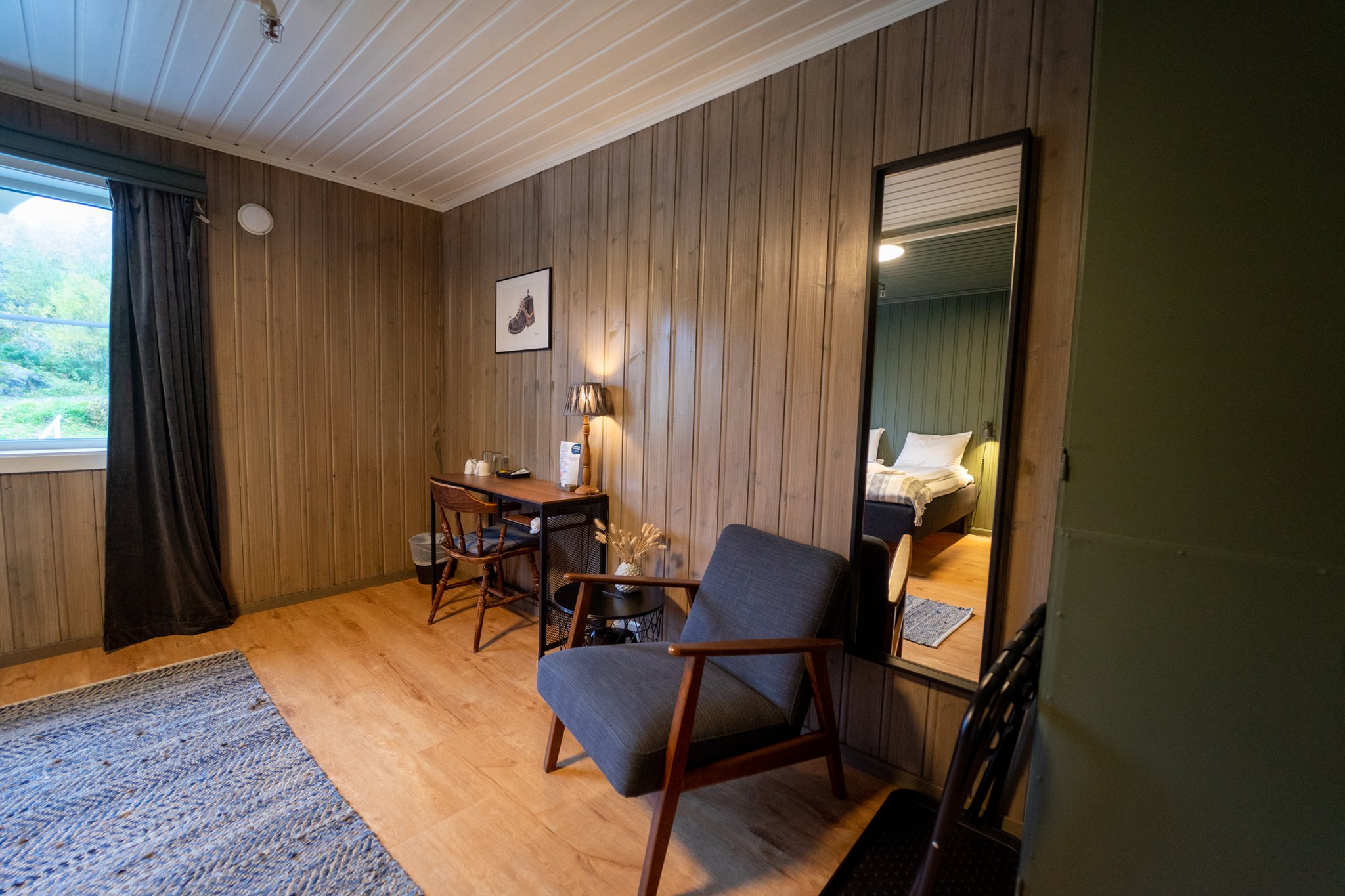 17112_standard-room-skaarungen-by-first-hotels-lofoten-7_S