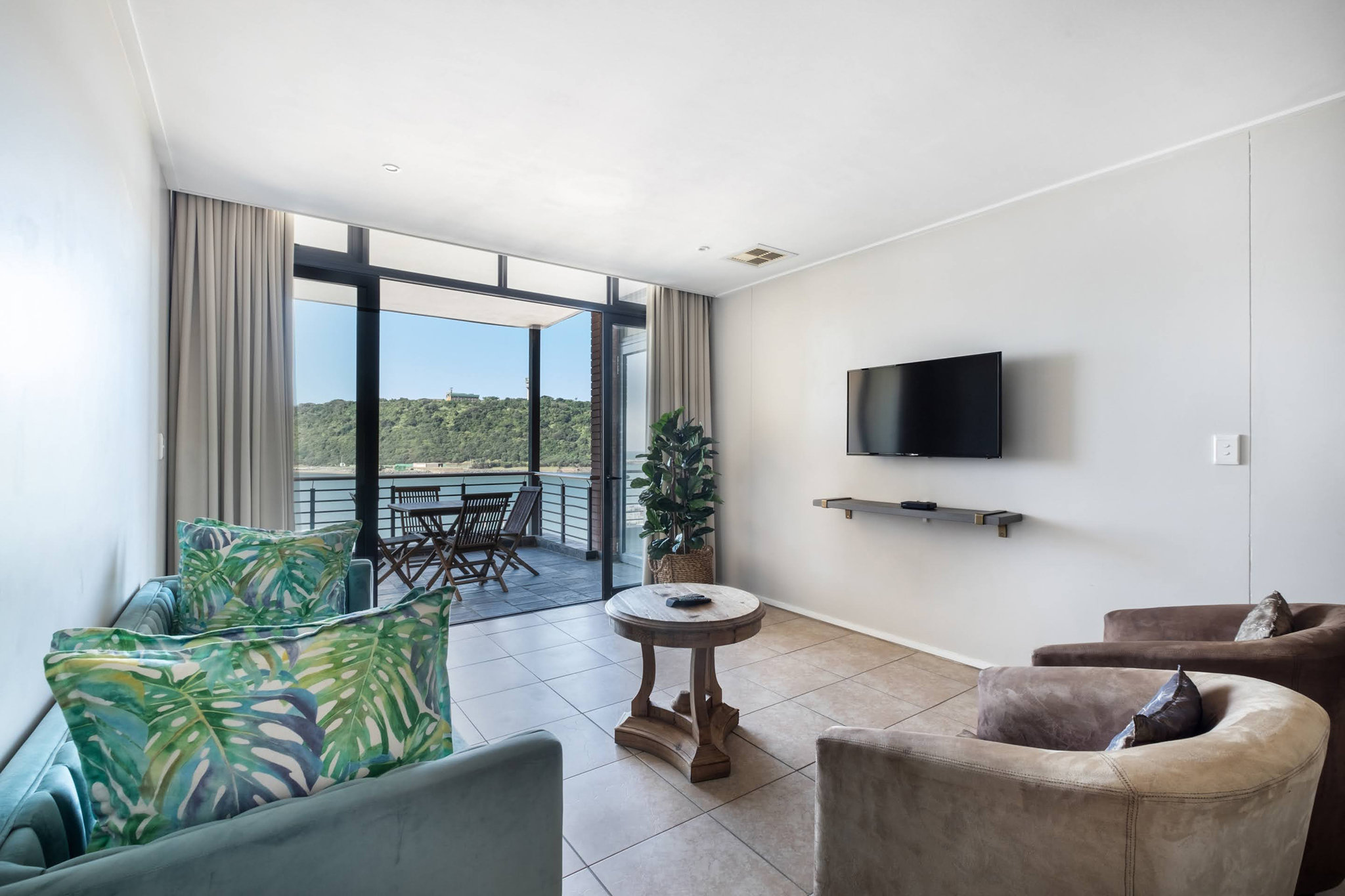 Deluxe_Harbour_View_Two_Bedroom_Apartment_with_Balcony4_S