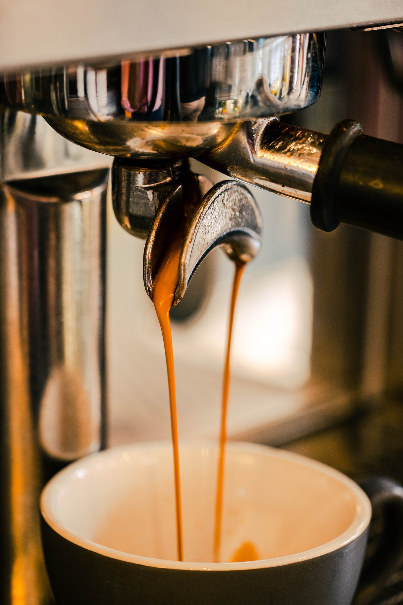 coffee_pour_vertical_S