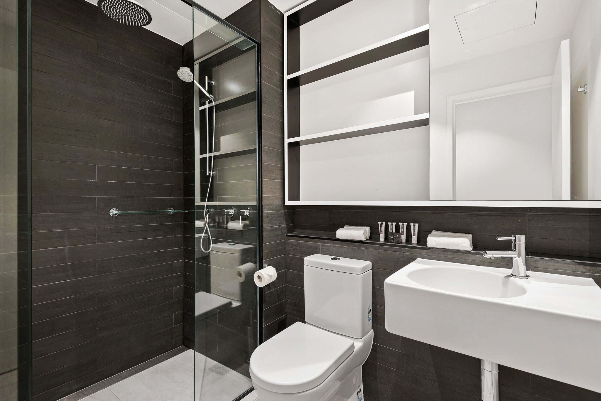 Two_Bed_Superior_Apartment_Bathroom_S