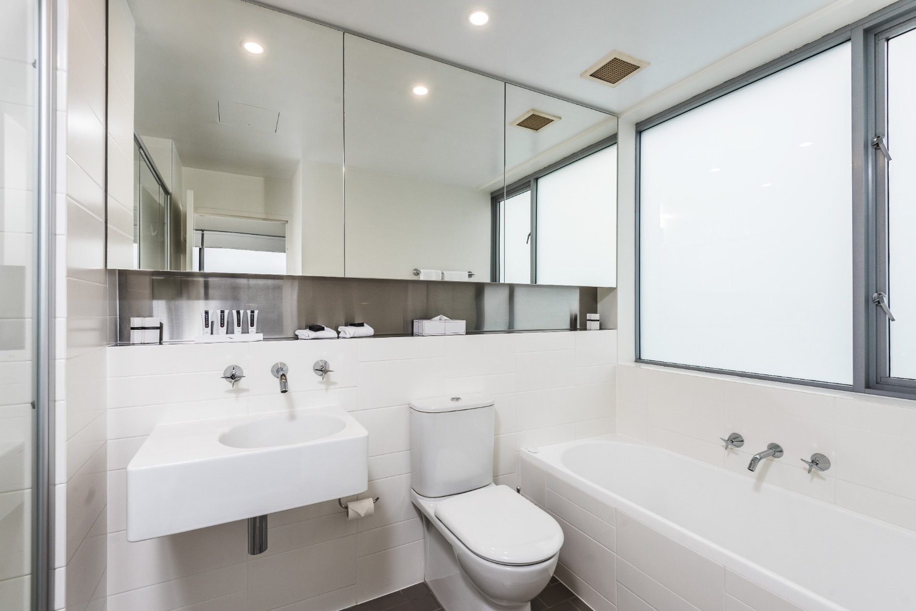 3_Bedroom_Sub-Penthouse_Apartment_Bathroom_S