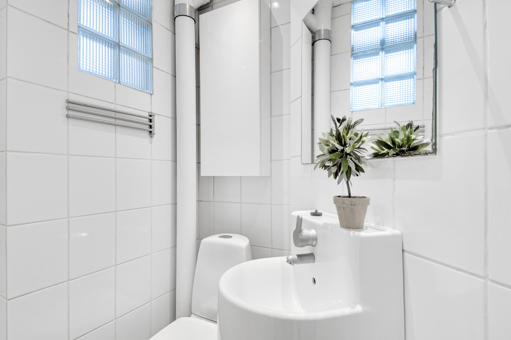 19666_bathroom-three-room-apartment-frederiksberg-bentzon_S