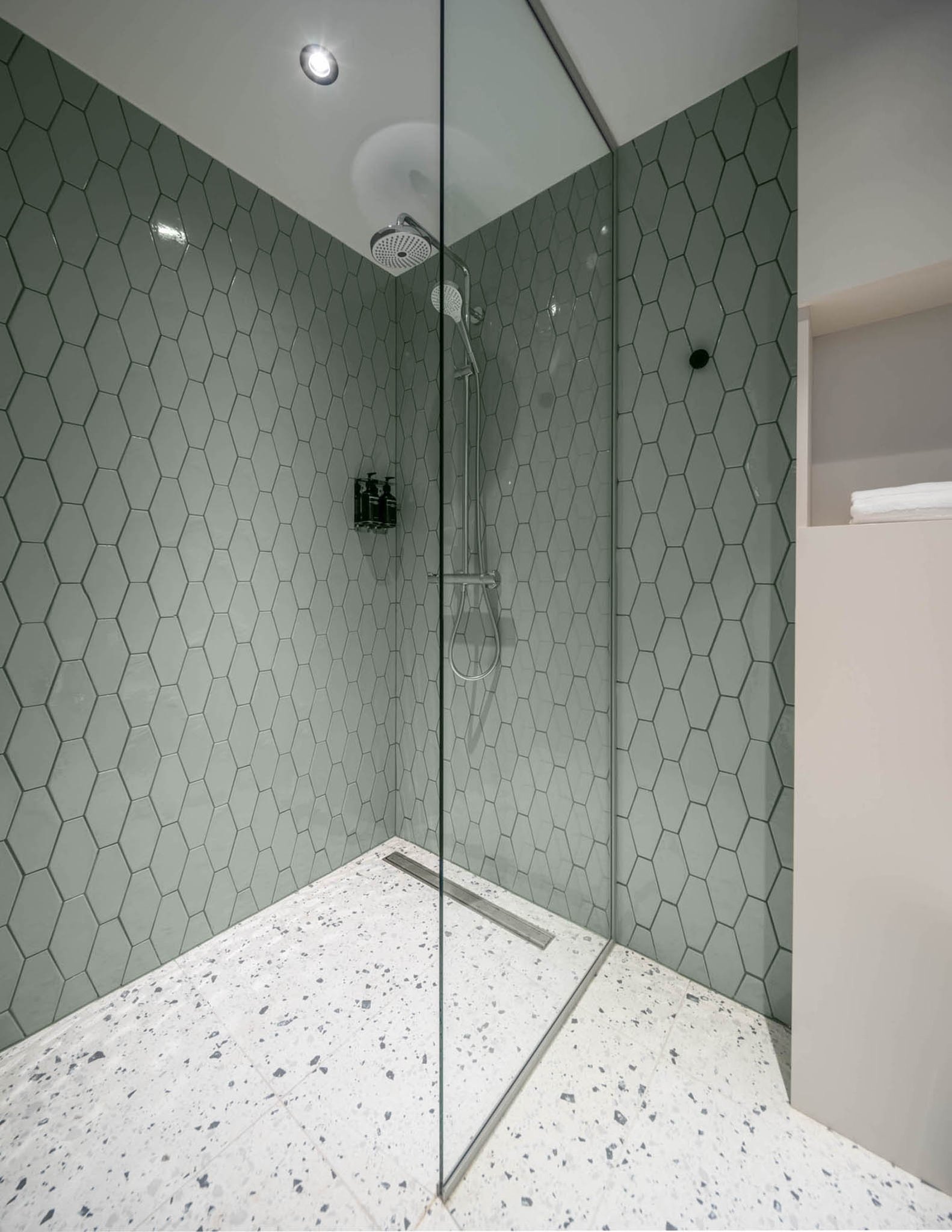 Standard_Room_with_View_Bathroom_S