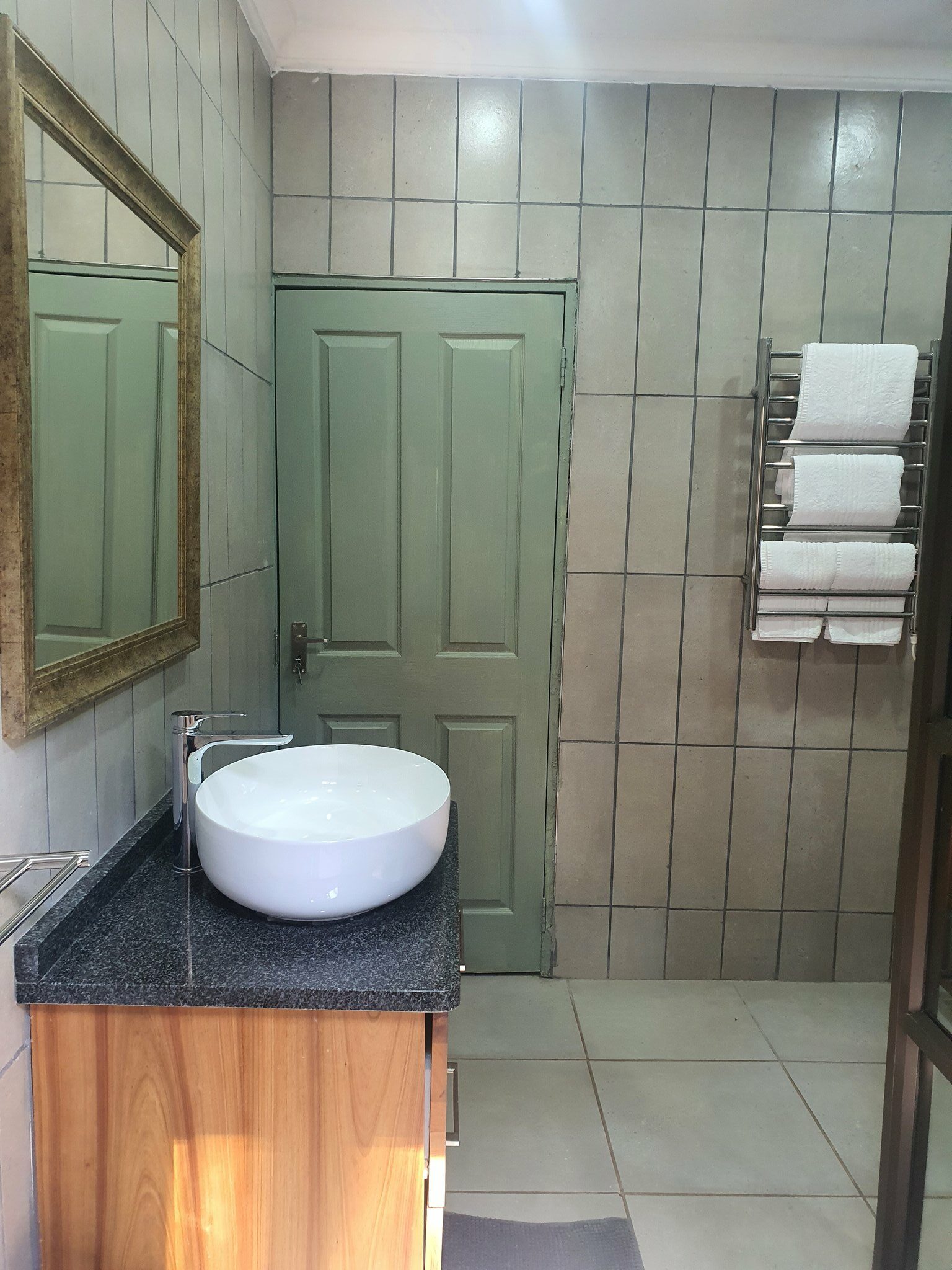 Holiday_Self_Catering_Unit_Bathroom4_S