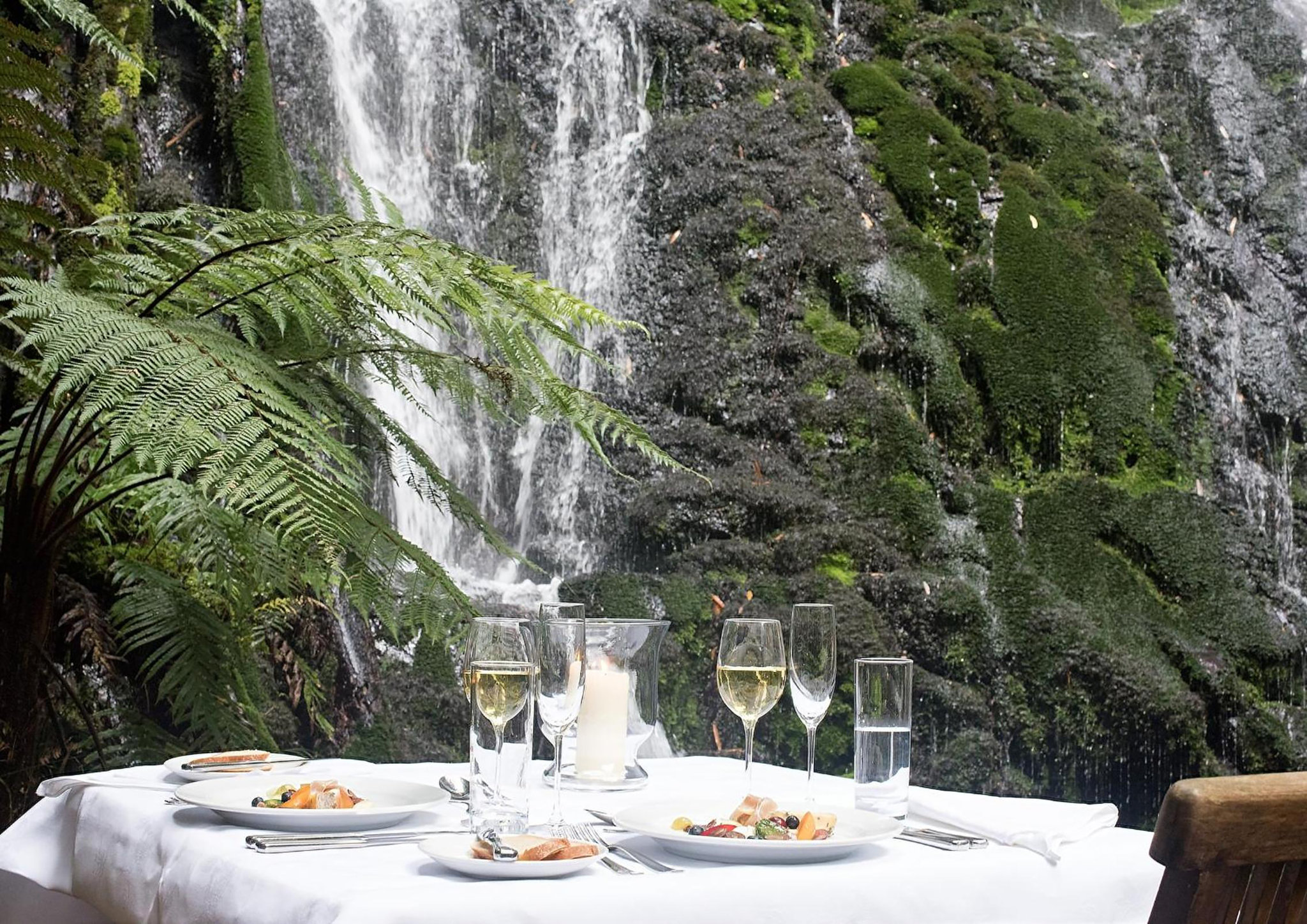 Bridal_Veil_Dining_Under_The_Waterfall_S