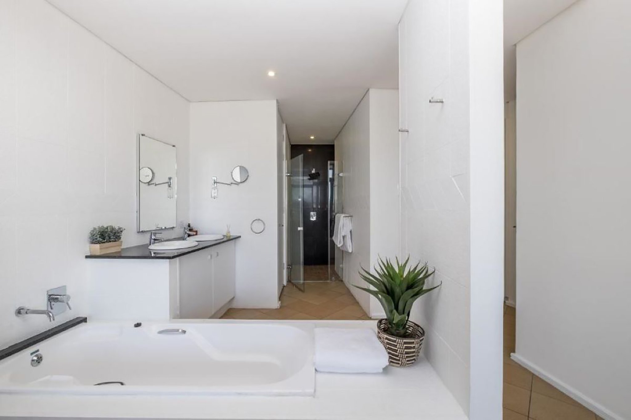 Comfort_Canal_View_Three_Bedroom_with_Balcony_Bathroom2_S