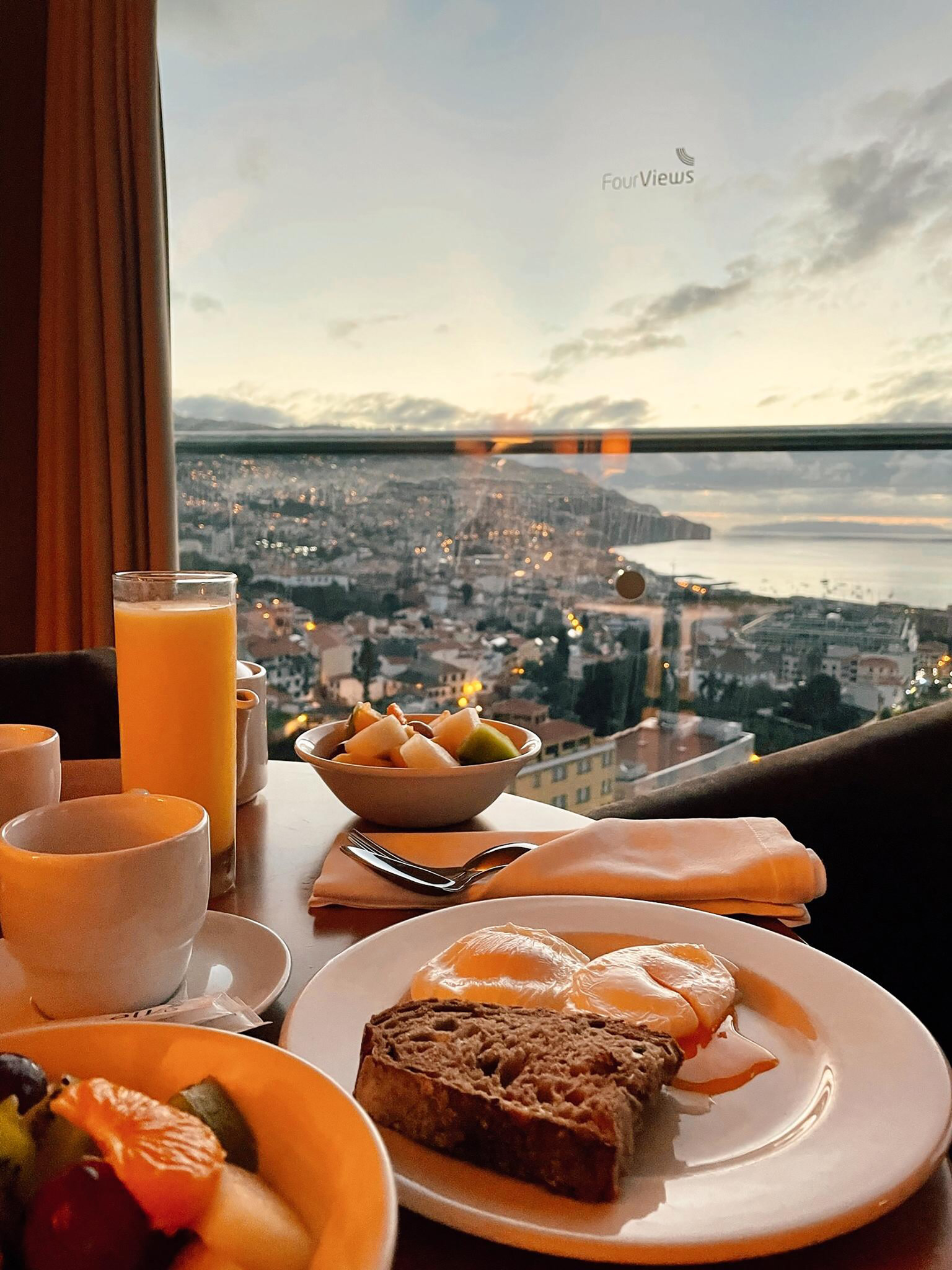 Superior_Sea_View_In_Room_Breakfast2_S