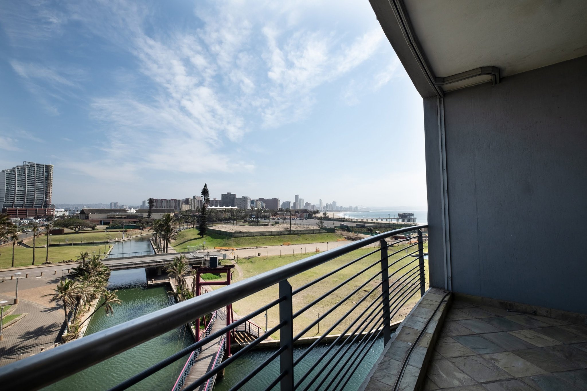 Comfort_Canal_View_Three_Bedroom_Apartment_with_Balcony2_S