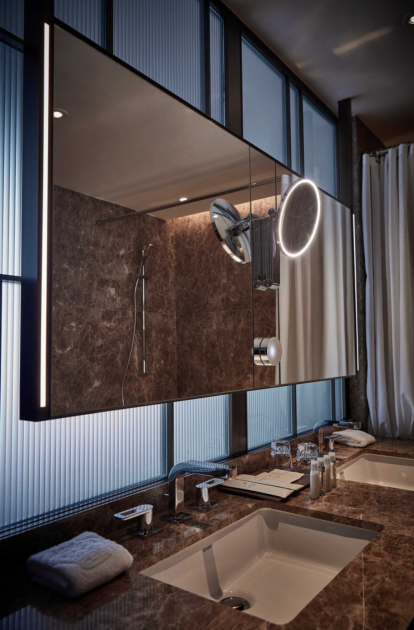 Executive_Suite_Bathroom_S