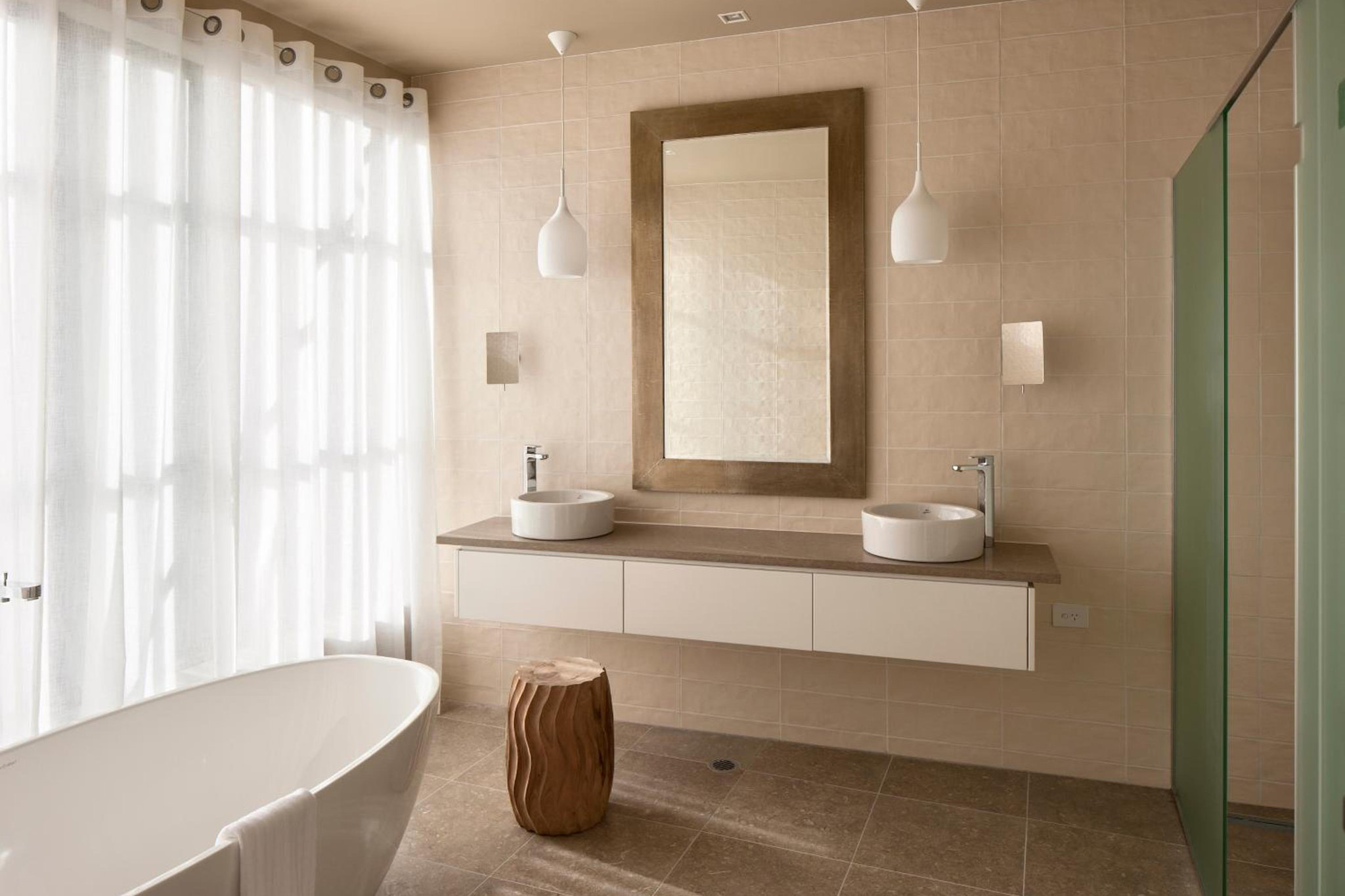 Manor_Suite_Bathroom_S