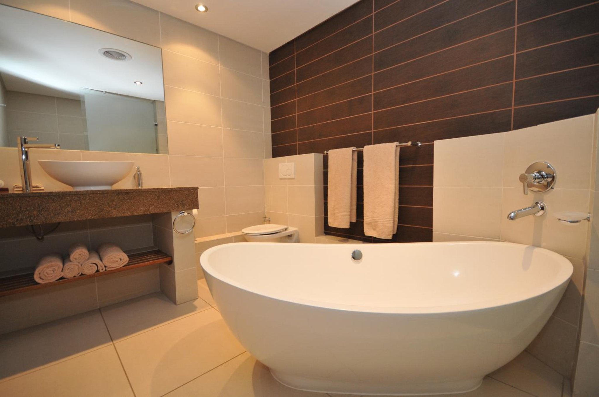 Executive_Suite_Bathroom_S