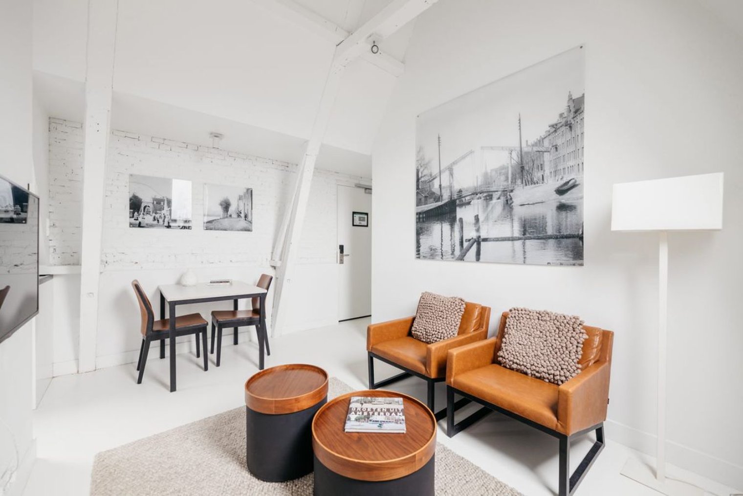 yays-Zoutkeetsgracht-one-bedroom-living.jfif_S