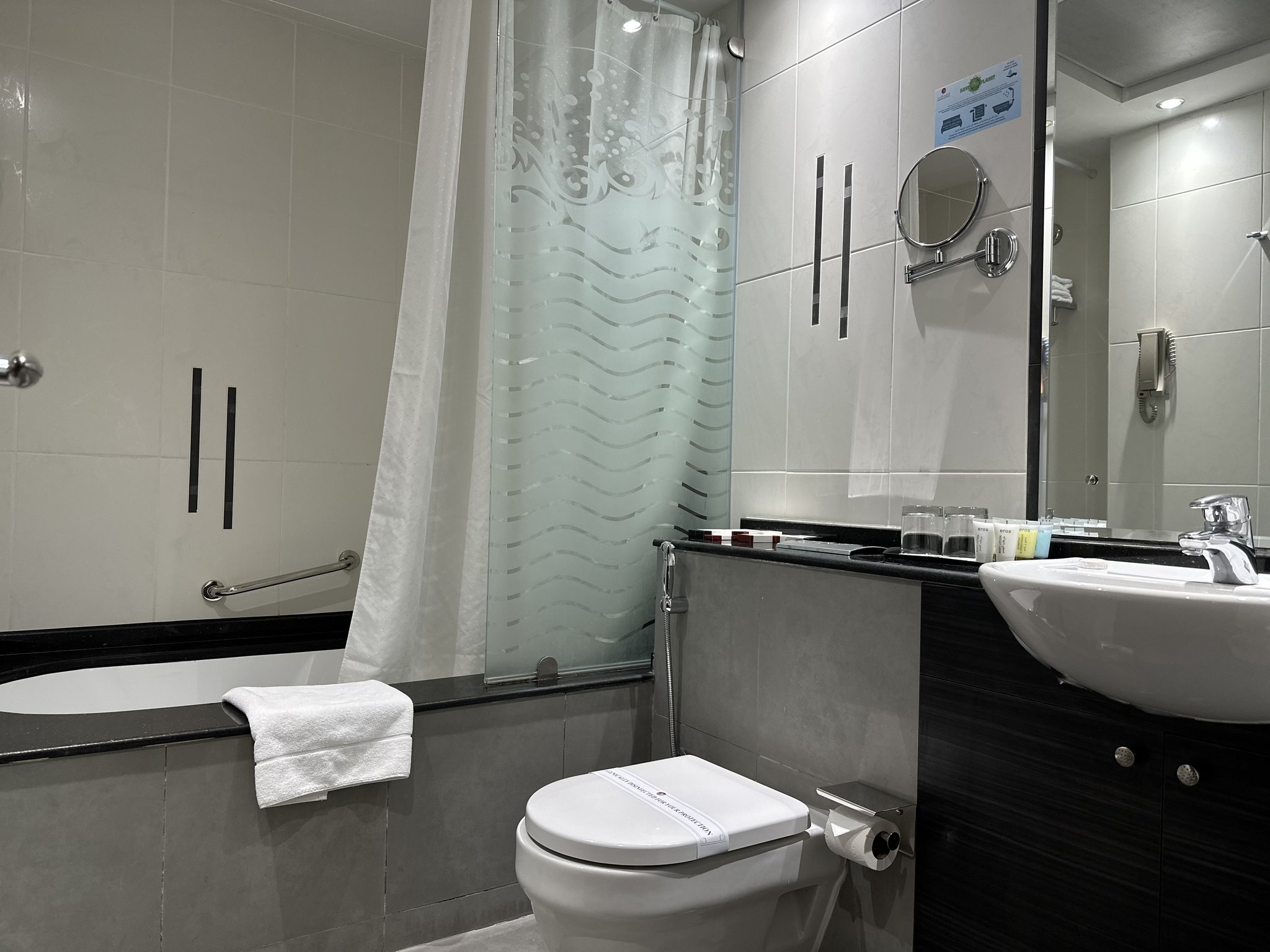 One_Bed_Executive_Suite_Bathroom_S