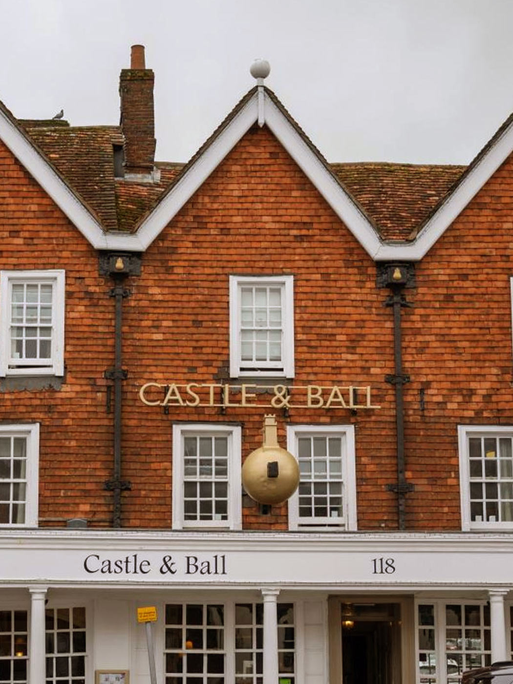 Castle-and-Ball-by-Greene-King-Inns