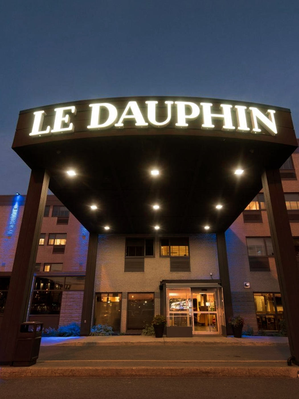 Hotel-and-Suites-Le-Dauphin-Quebec