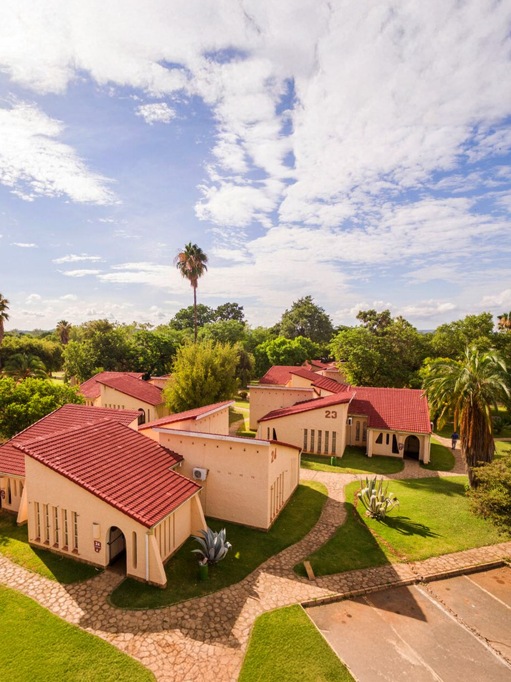 Kadoma-Hotel-and-Conference-Centre (1)