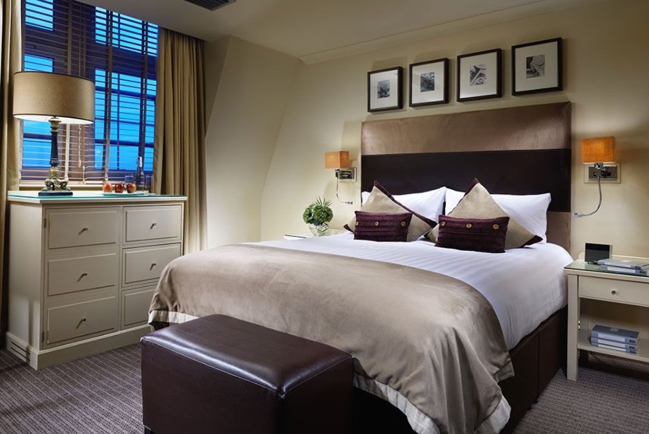 London Bridge Hotel Guestroom