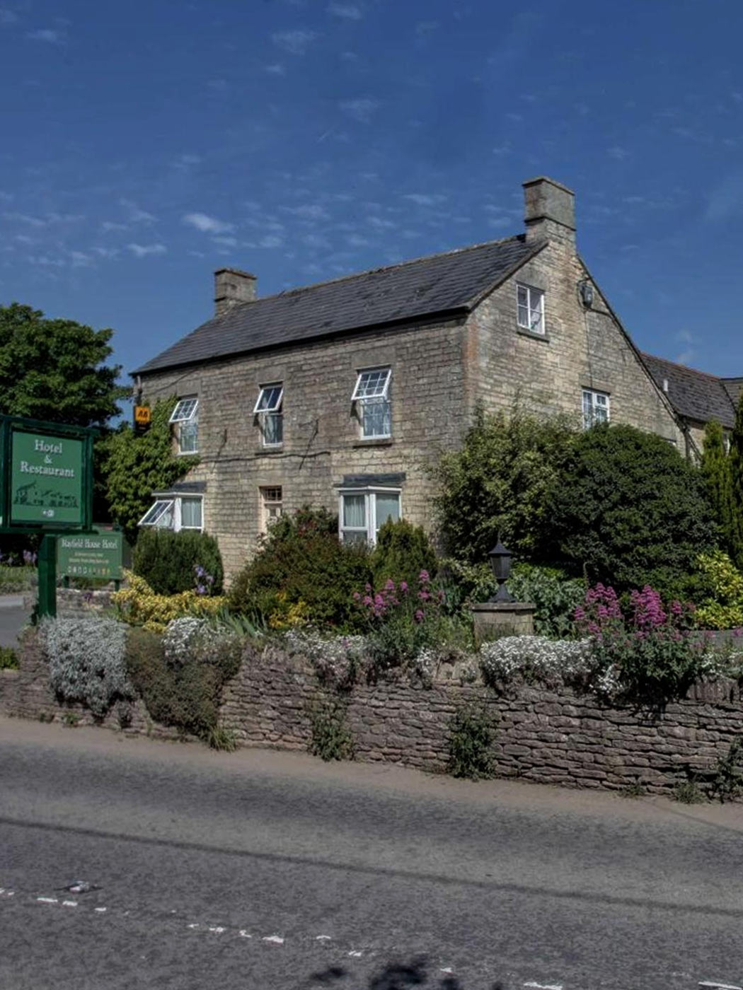 Pettifers-Freehouse-Hotel