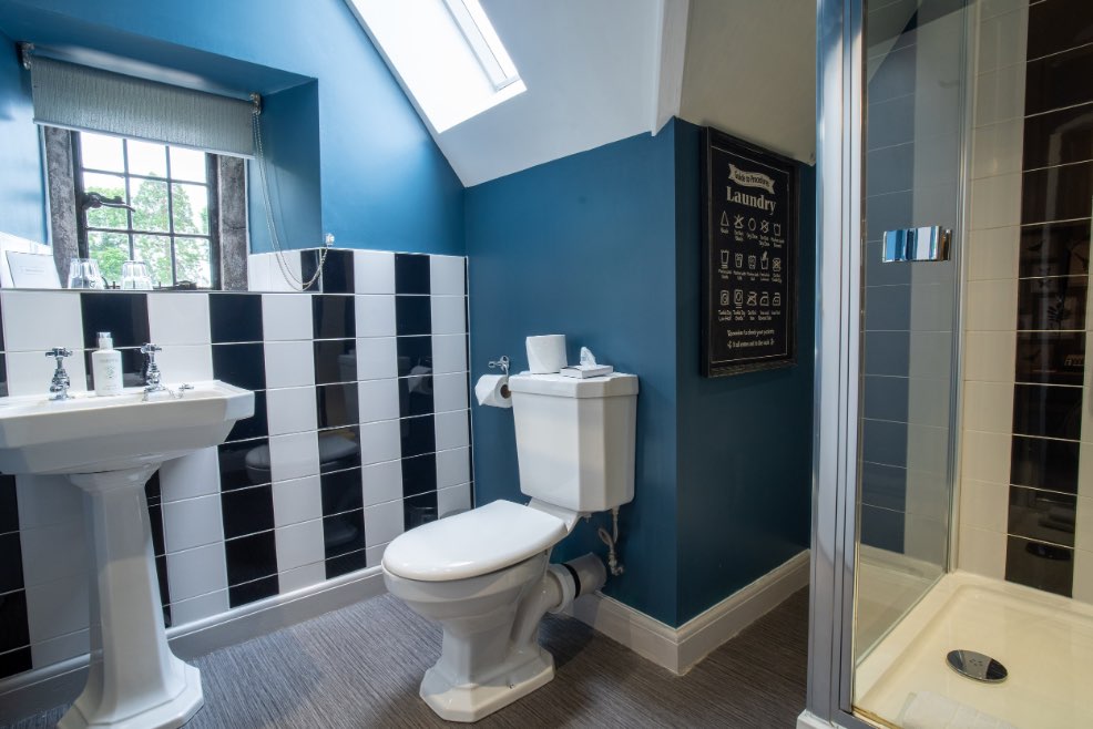 Stonehouse Court Guest Bathroom