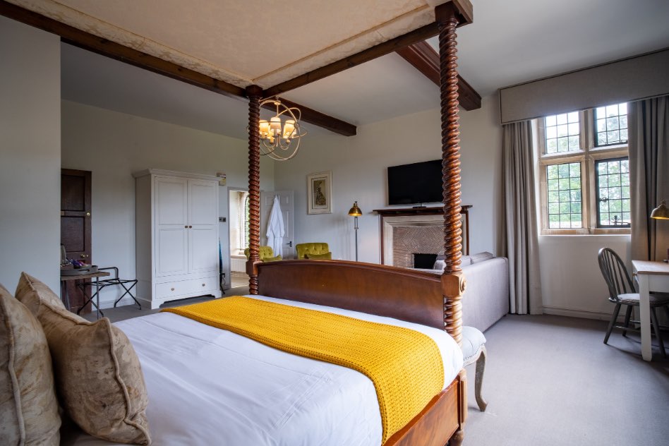 Stonehouse Court Guestroom Four Poster Bed