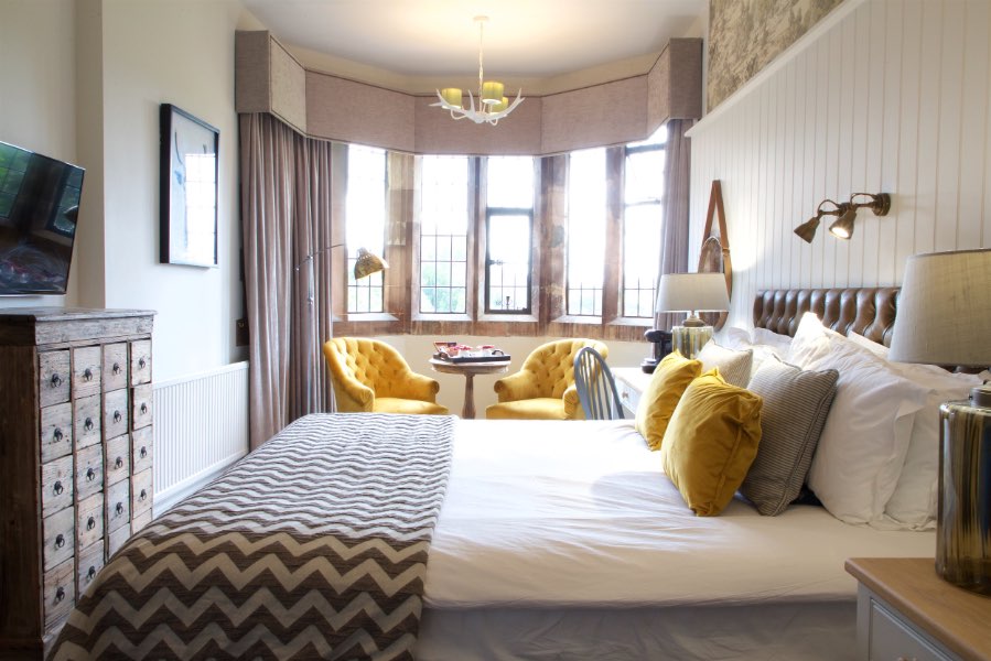 Stonehouse Court Guestroom with Bay Windows