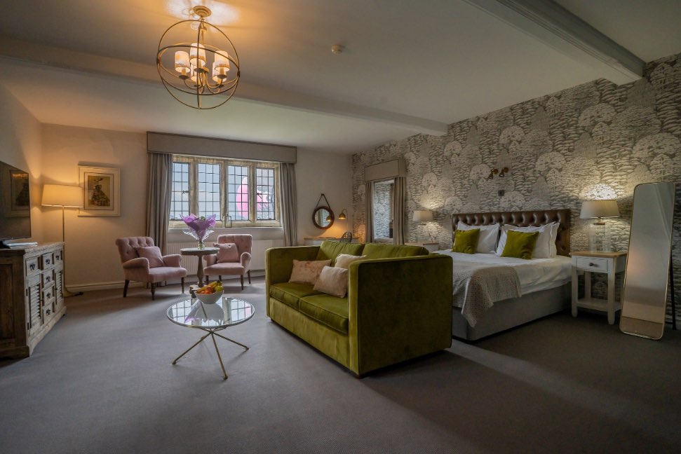 Stonehouse Court Guestroom with Seating Area