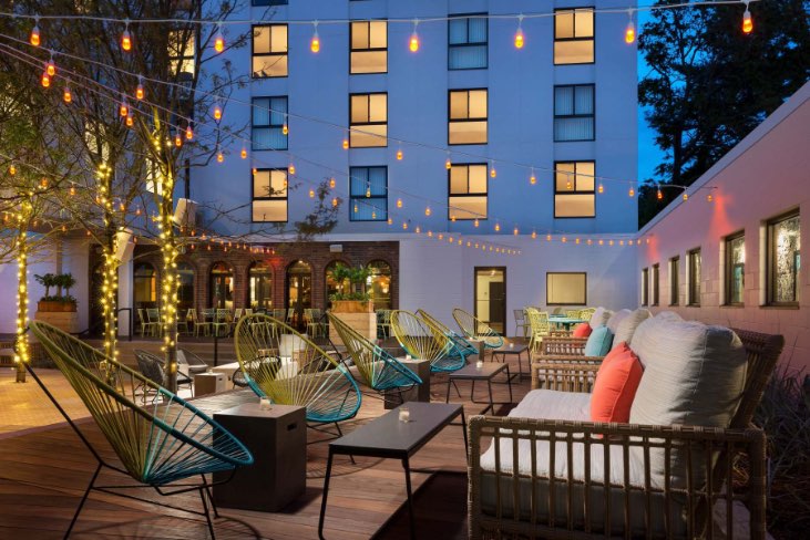 Studio Allston Hotel Exterior Seating