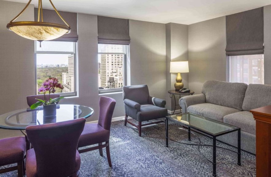 The Manhattan Club Guestroom Sitting Area