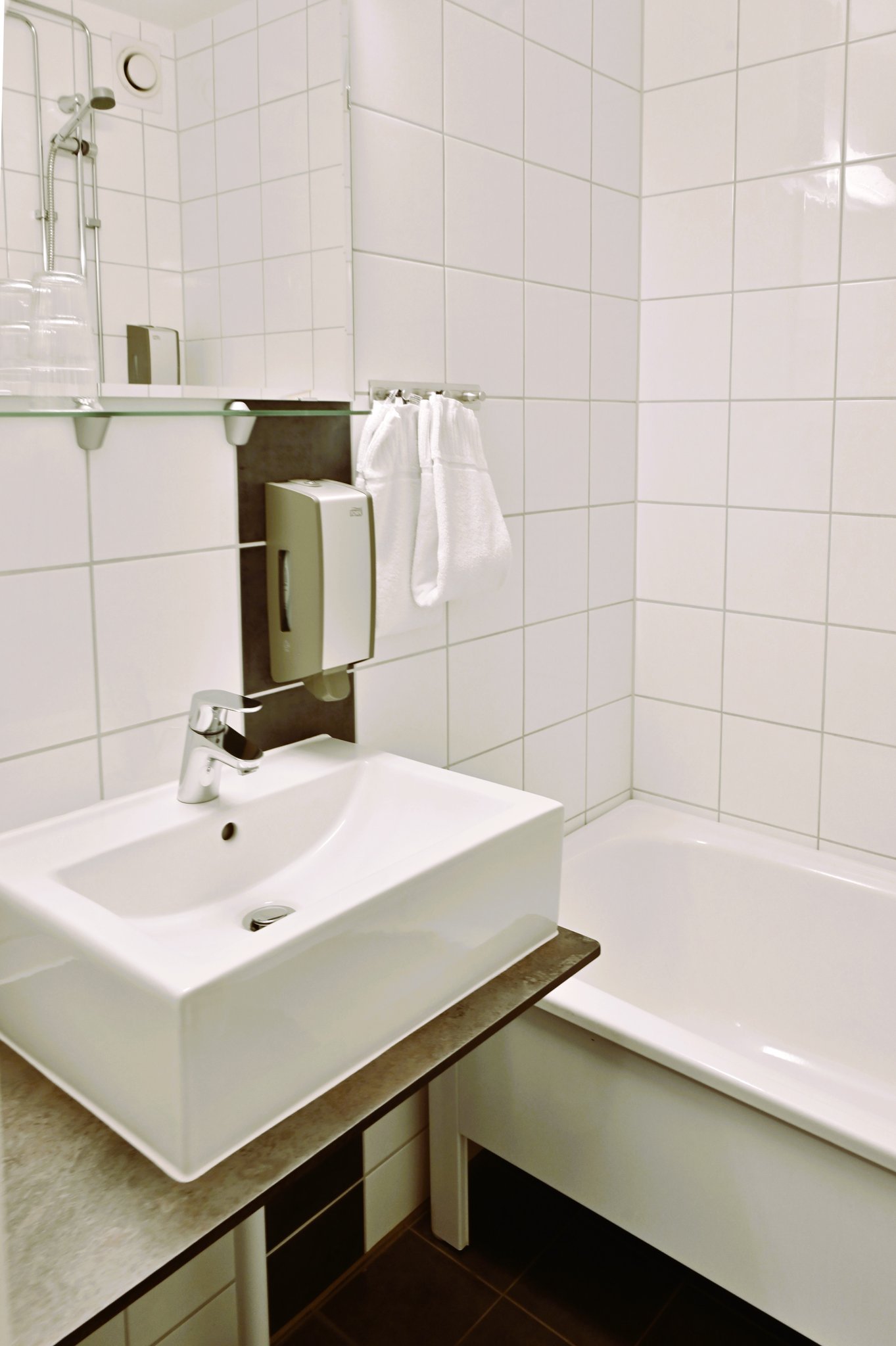 21044_bathroom-hotel-amadeus-by-first-halmstad-1_S