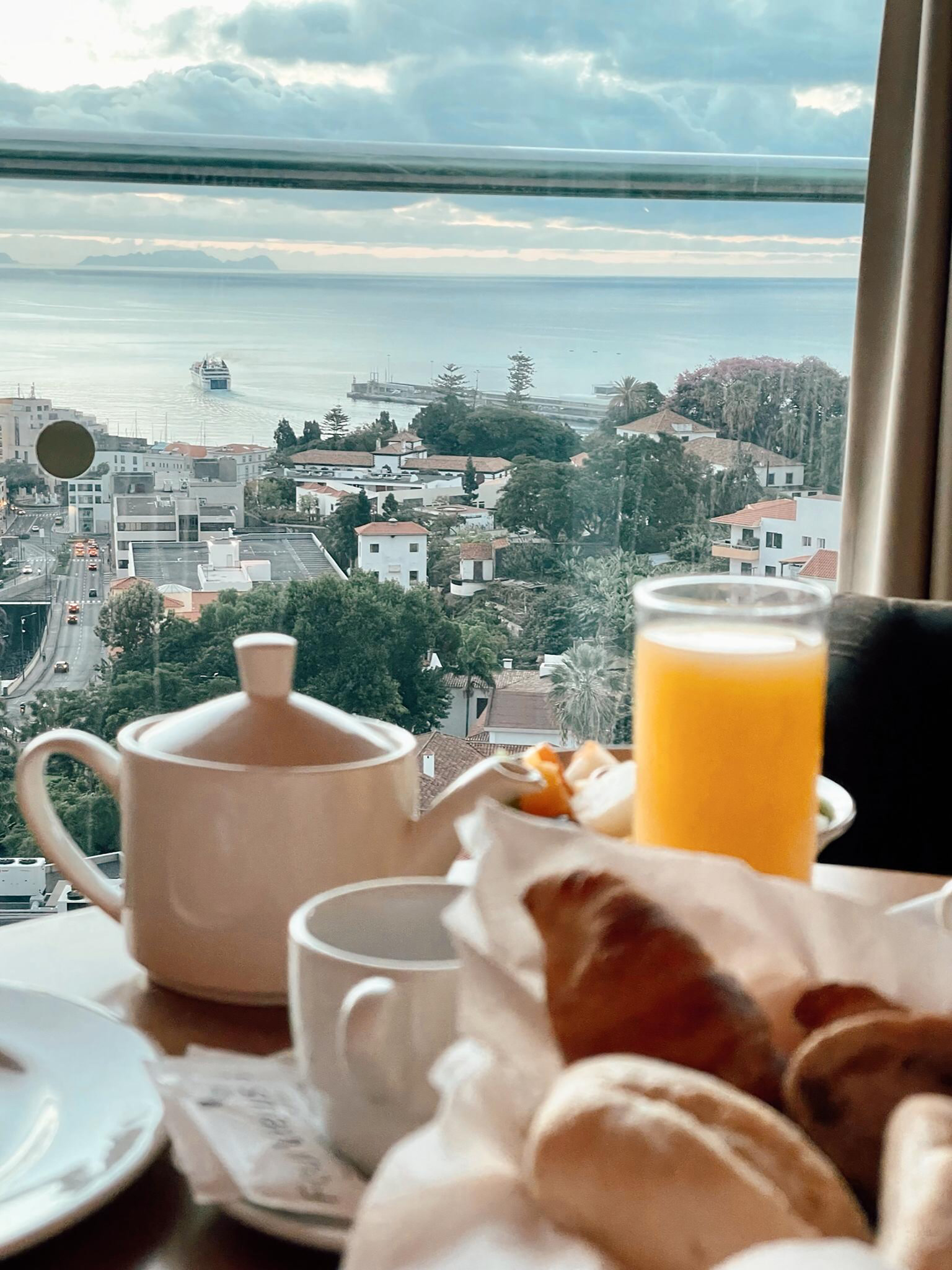 Superior_Sea_View_In_Room_Breakfast3_S