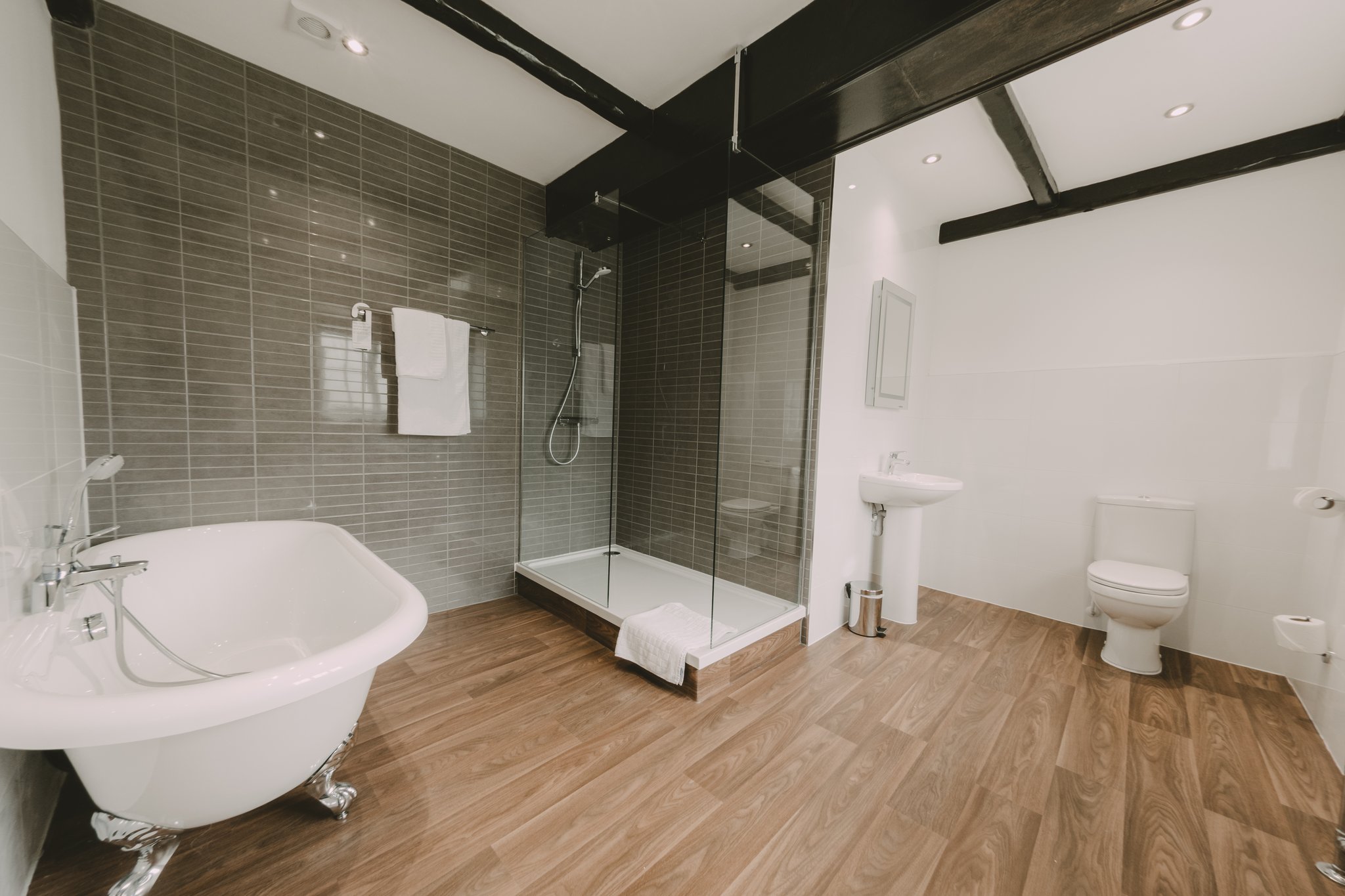 Suite_Bathroom_S