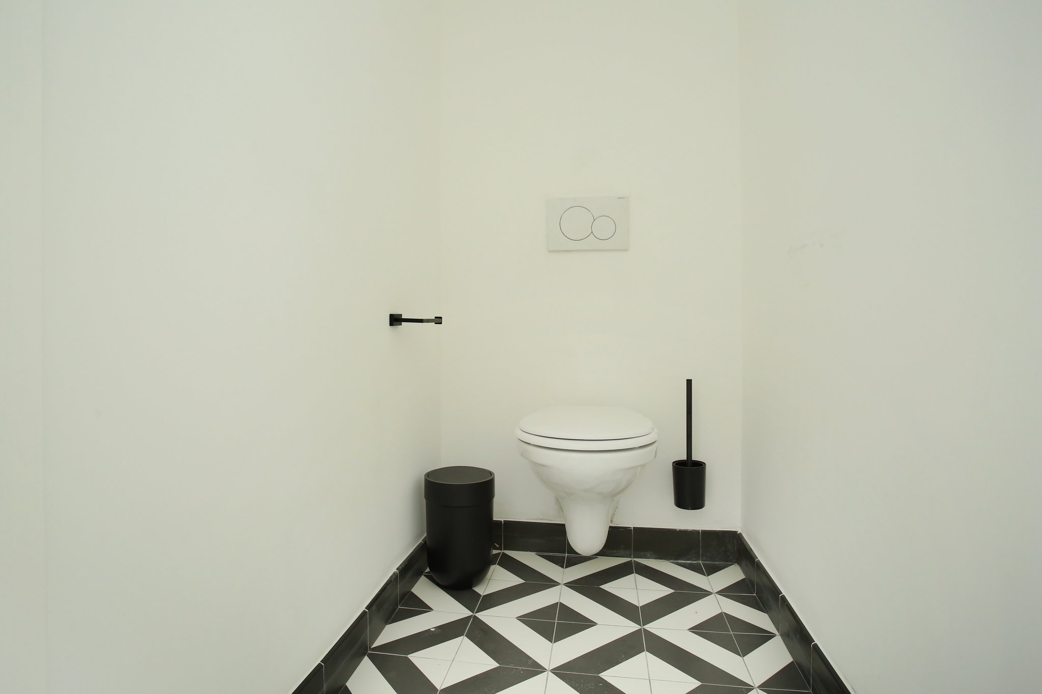 Two-Bedroom_Apartment_Essential_Six_Persons_Bathroom_S