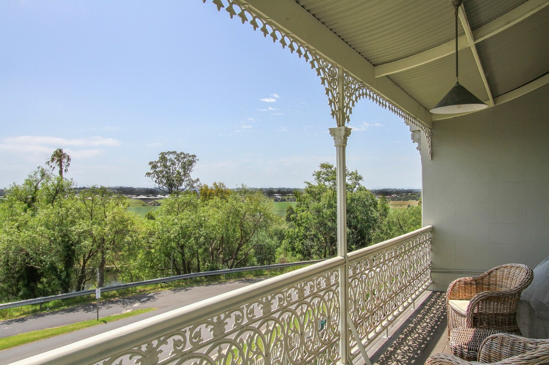 Executive_Suite_Balcony_S