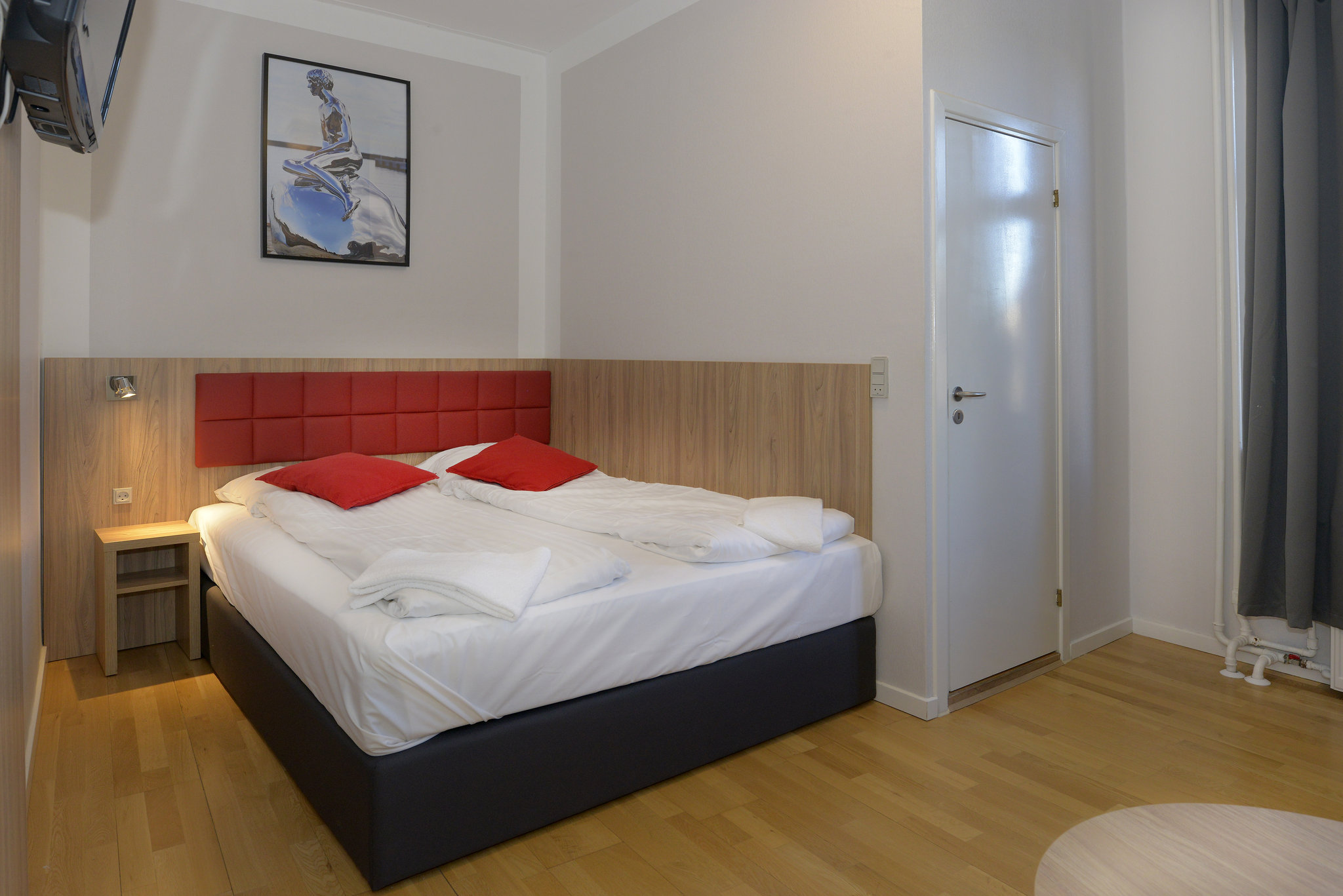 17515_large-single-room-small-double-room-hotel-skandia-b_S