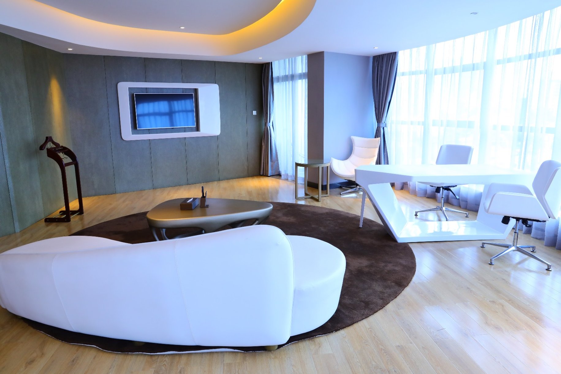 executive_suite_living_room_S