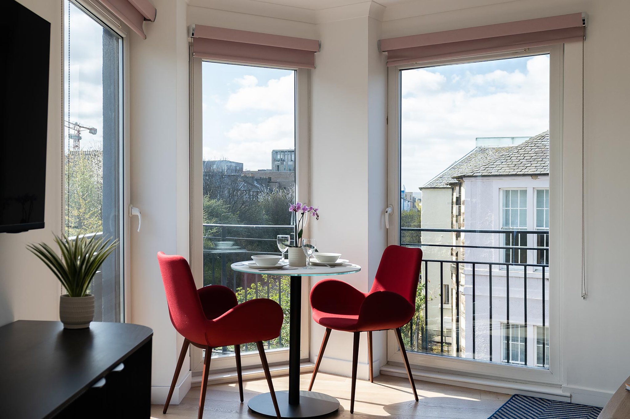 One_Bedroom_Apartment_Dining_Table_Overlooking_Scenic_Vie_S