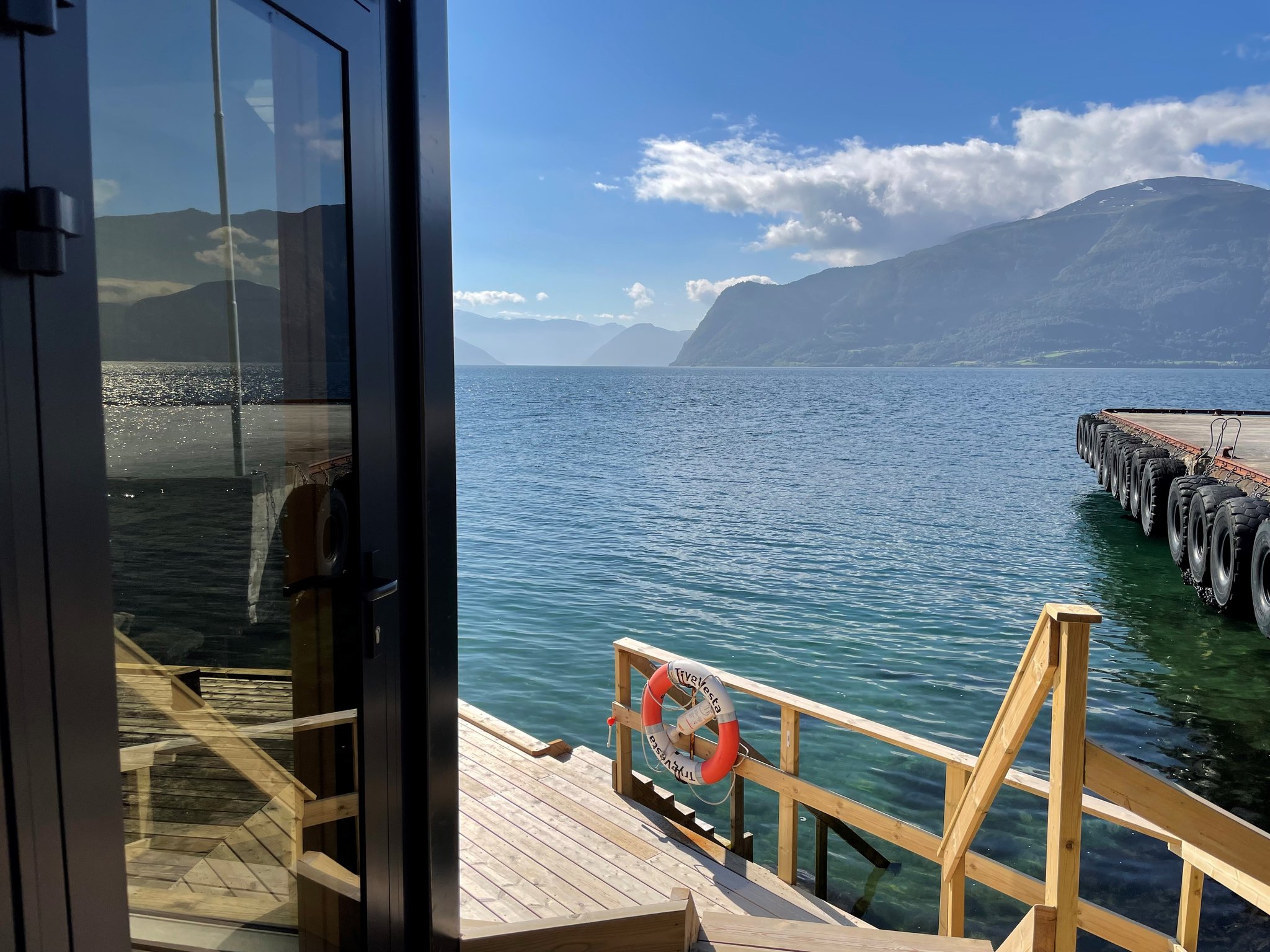Leikanger_Hotel_View1_S