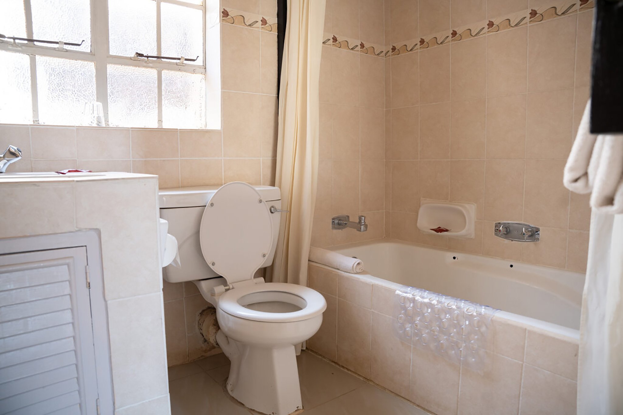 Kadoma_Villas_Twin_or_double_Bathroom_S