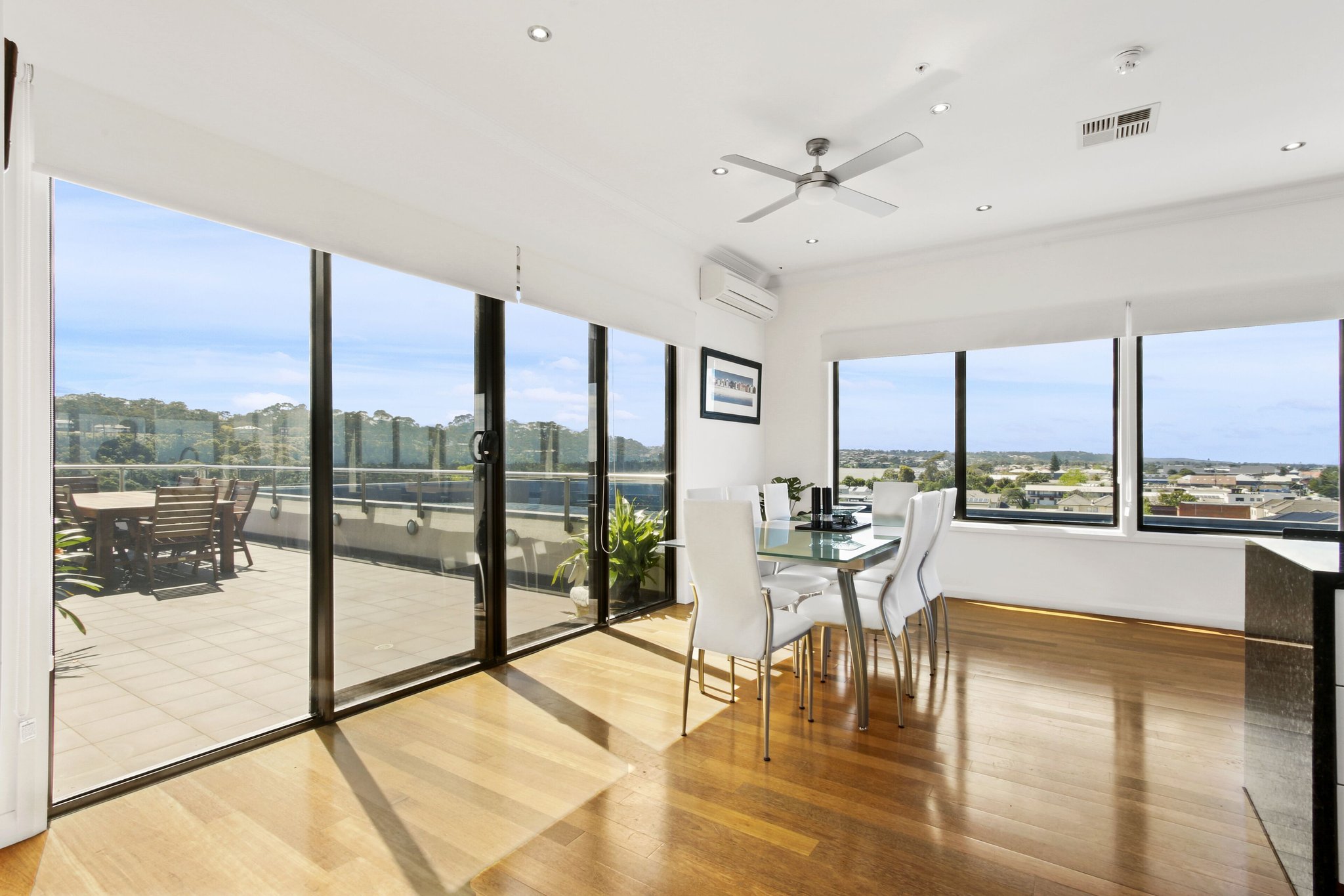 Four_Bedroom_Penthouse_Dining2_S